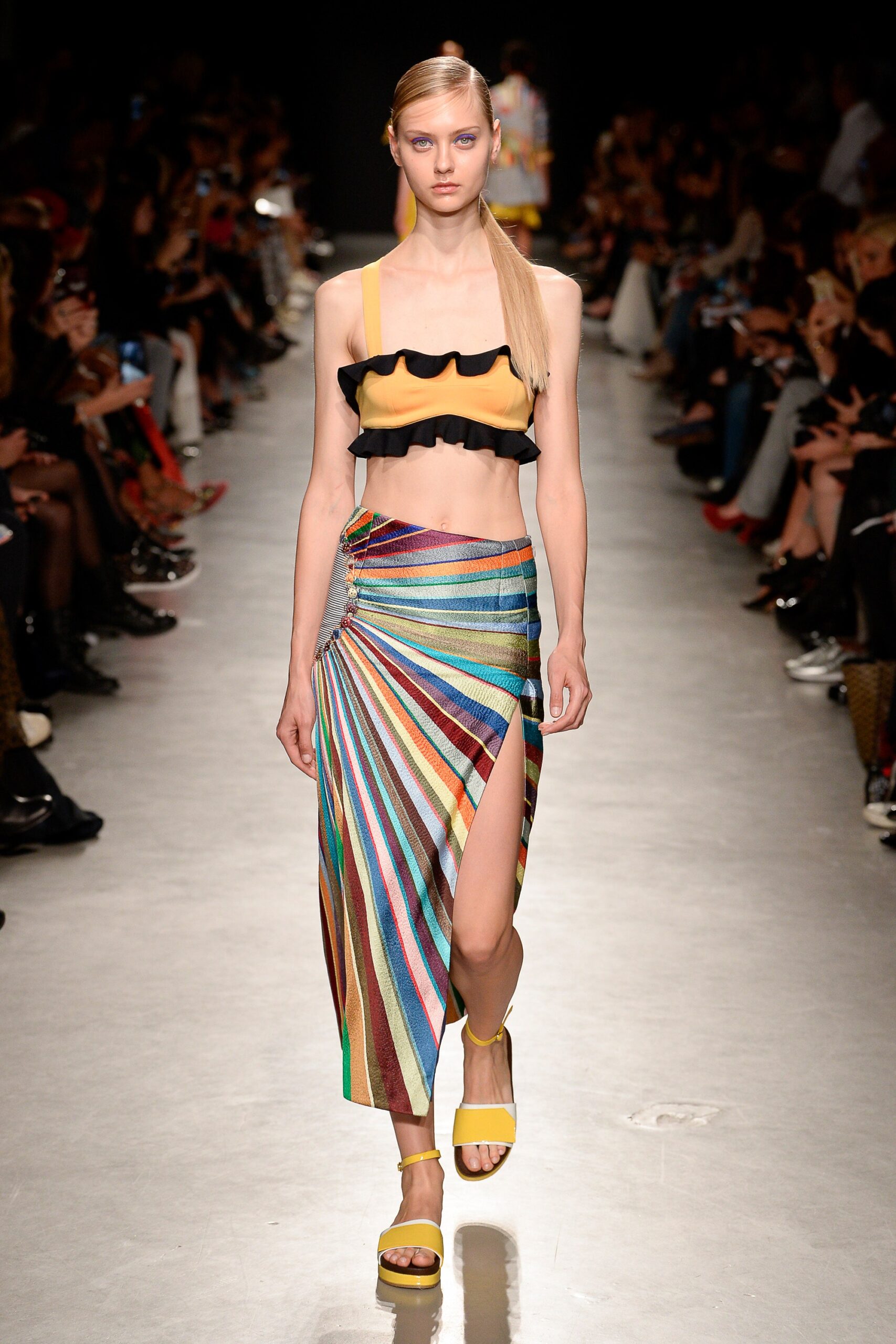 Rahul Mishra S/S 18 Look 27