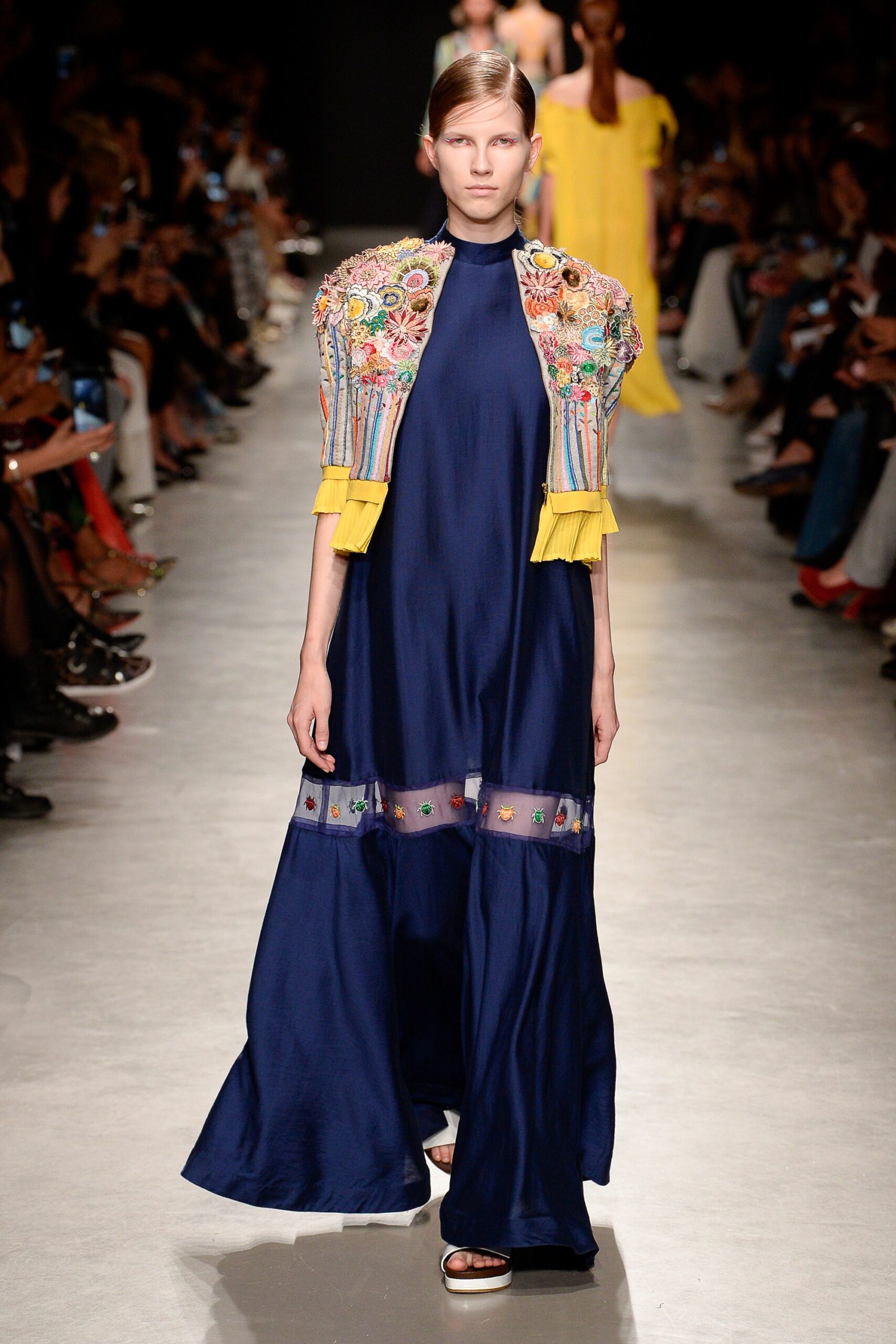 Rahul Mishra S/S 18 Look 29