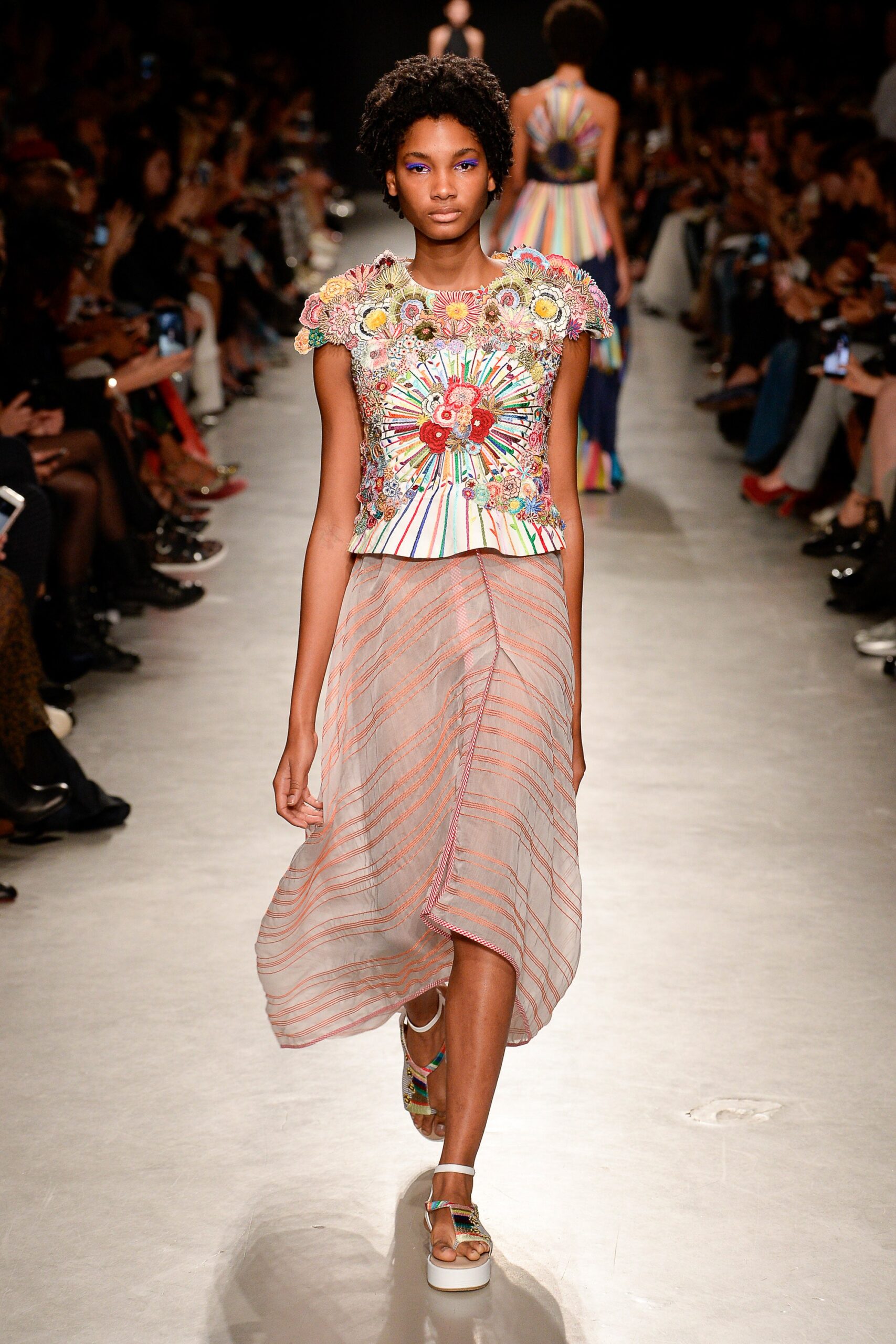 Rahul Mishra S/S 18 Look 32