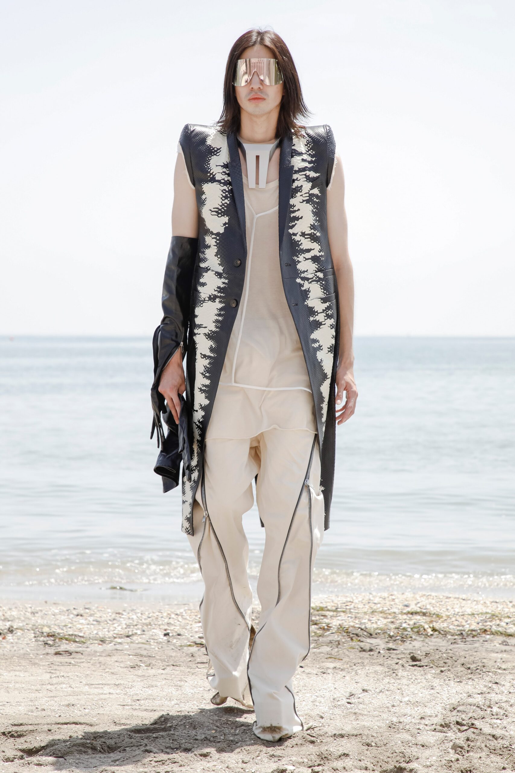 Rick Owens S/S 22 Menswear Look 16