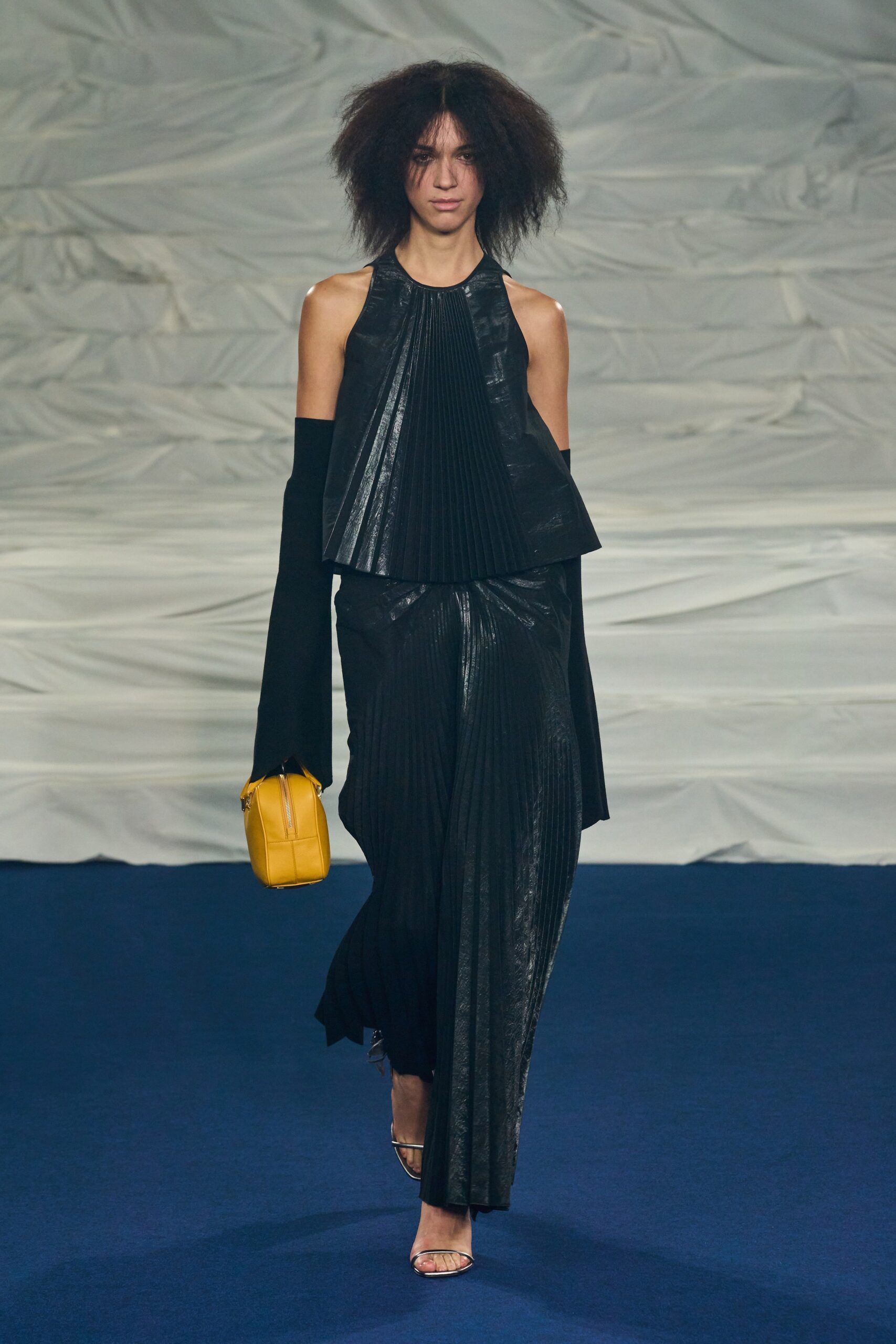 Rochas S/S 23 Look 18