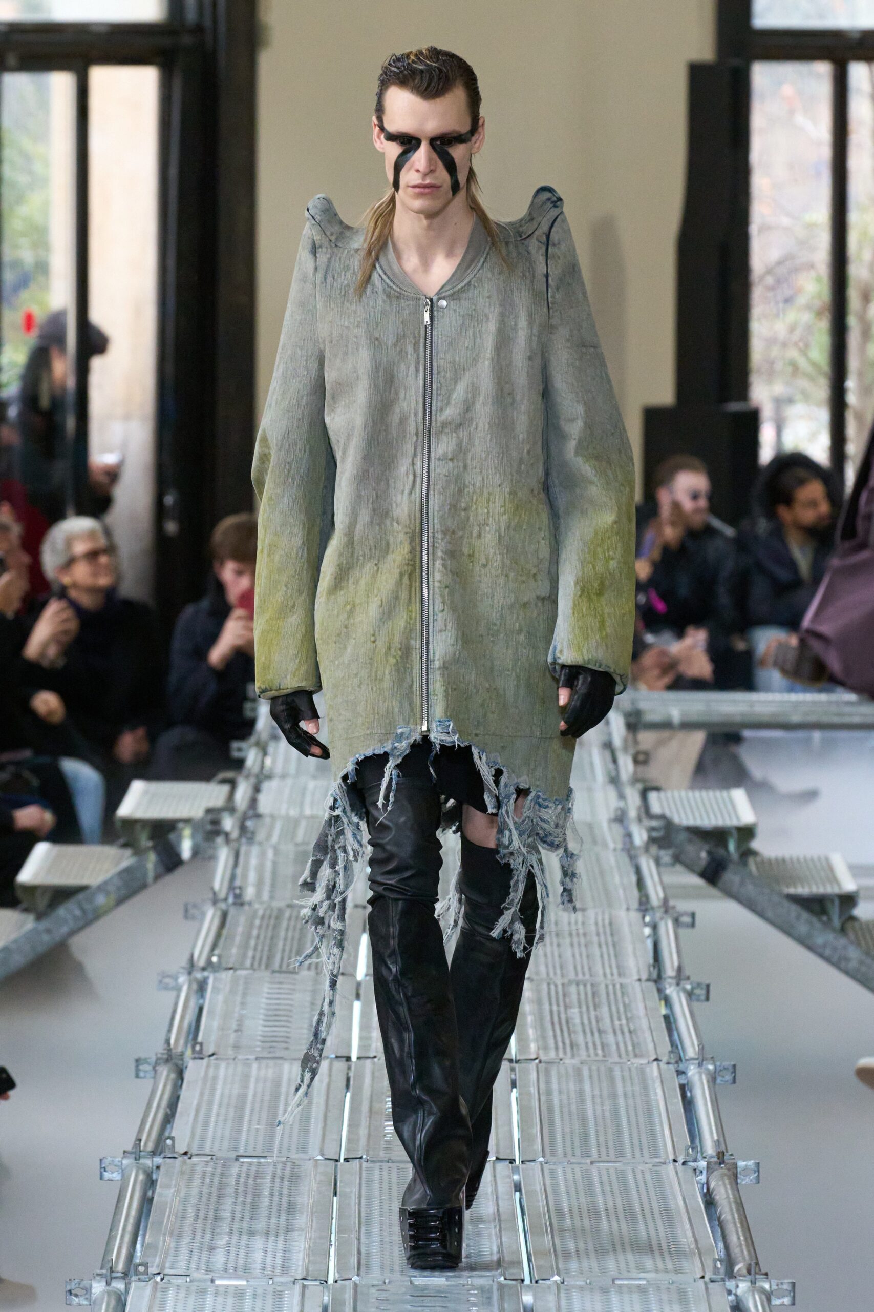 Rick Owens F/W 23 Menswear Look 18