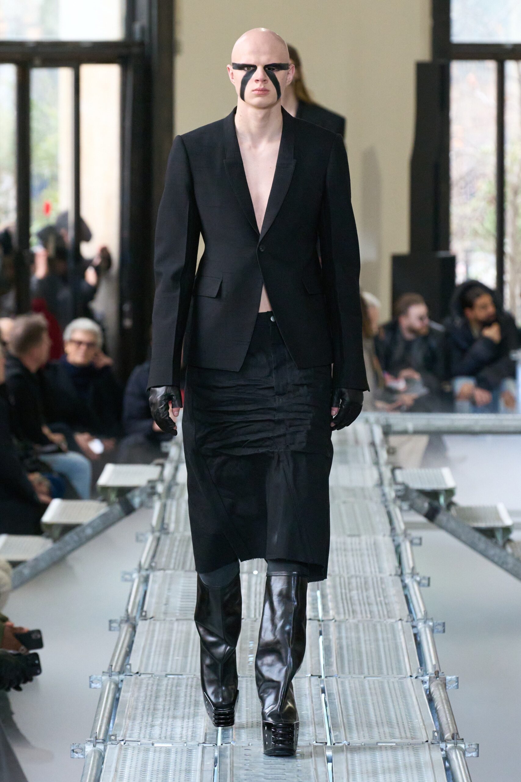 Rick Owens F/W 23 Menswear Look 32