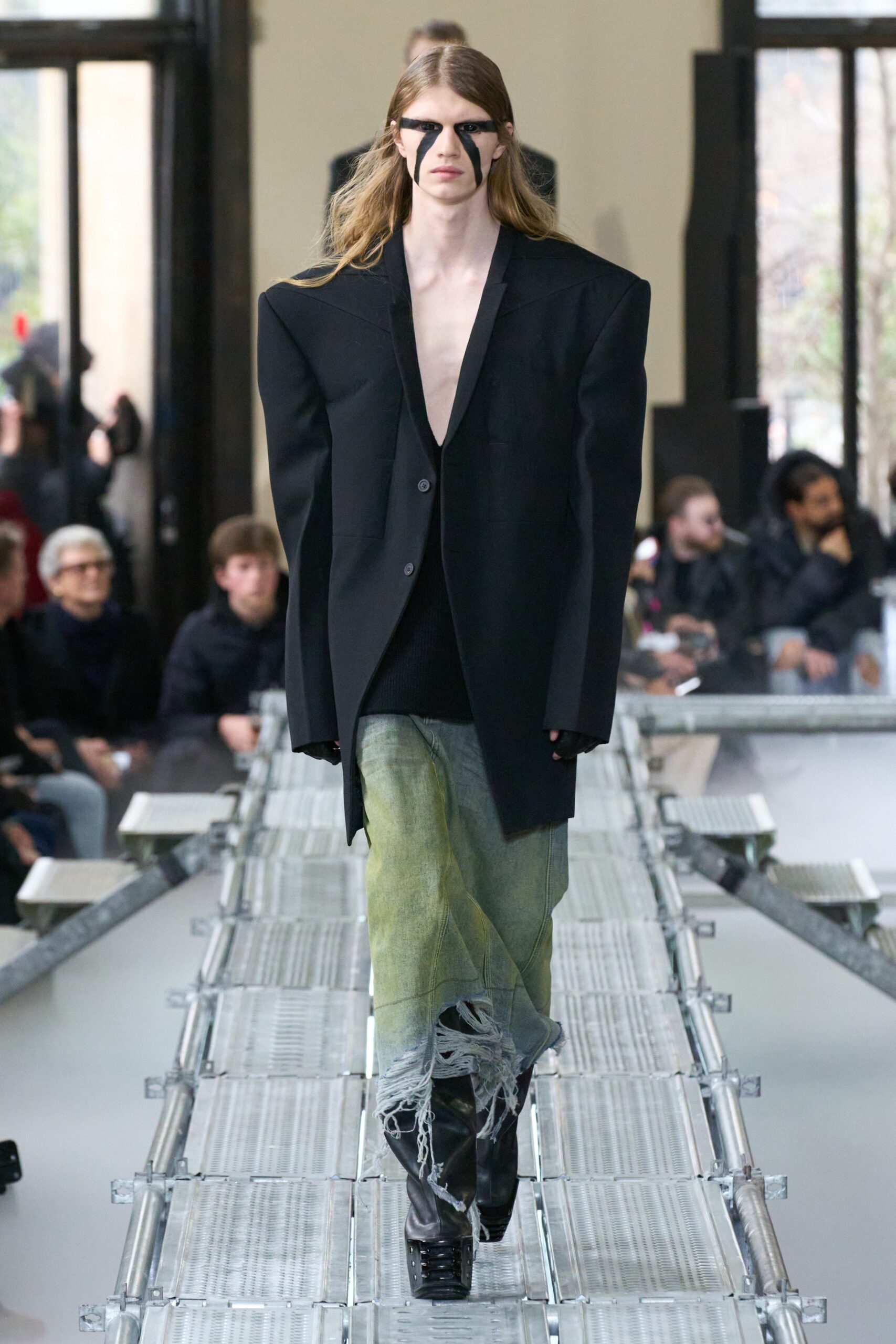 Rick Owens F/W 23 Menswear Look 33