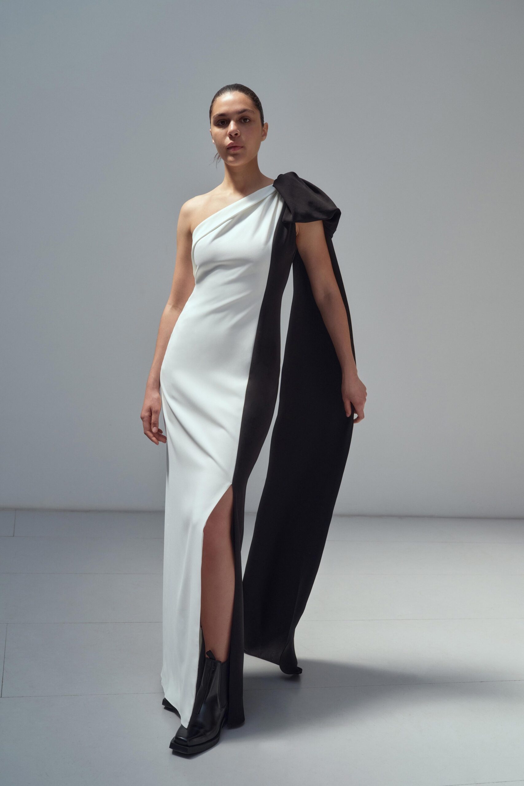 Roland Mouret Resort 24 Look 33