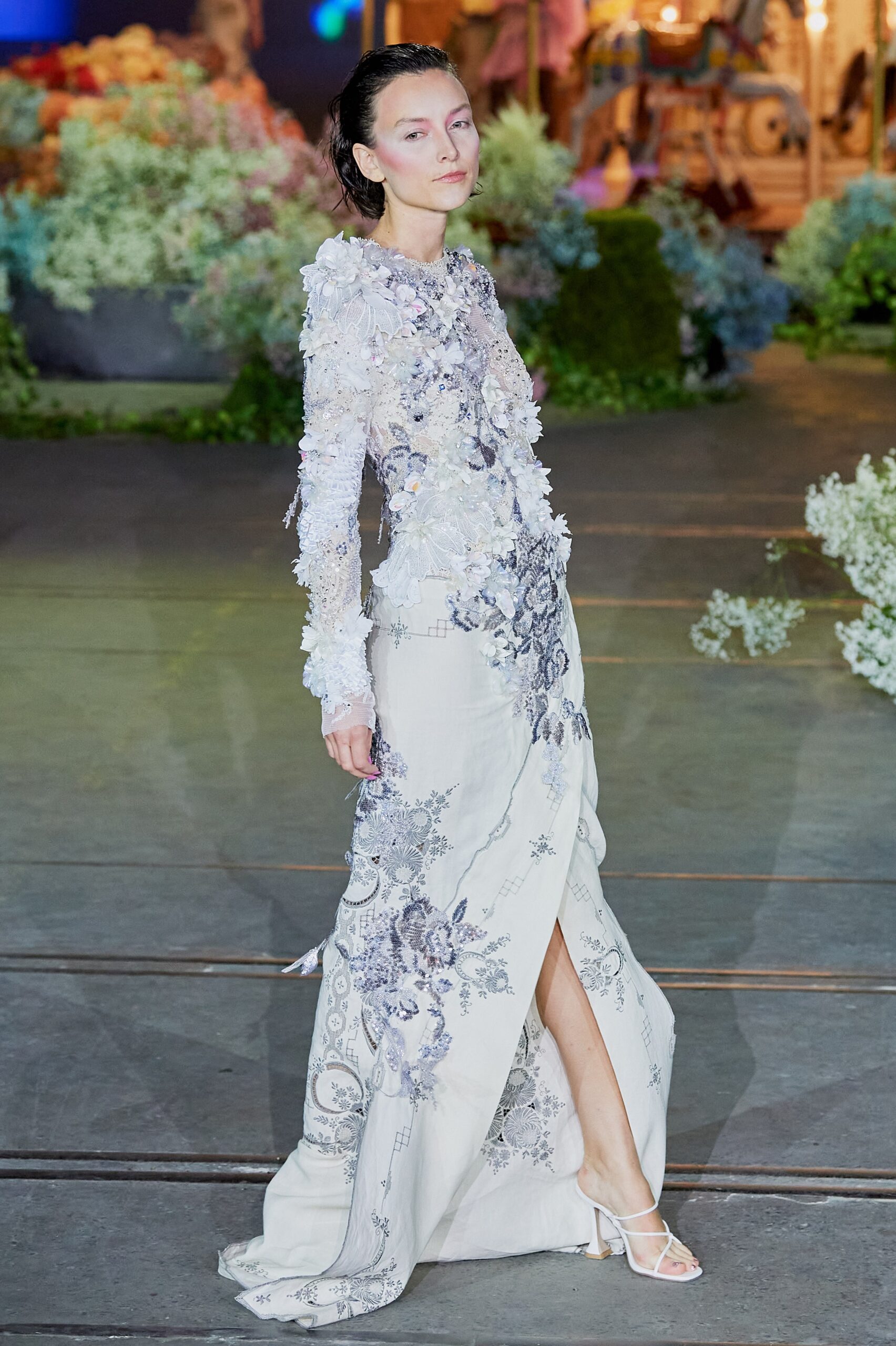 Romance Was Born Australia Resort 22 Look 37