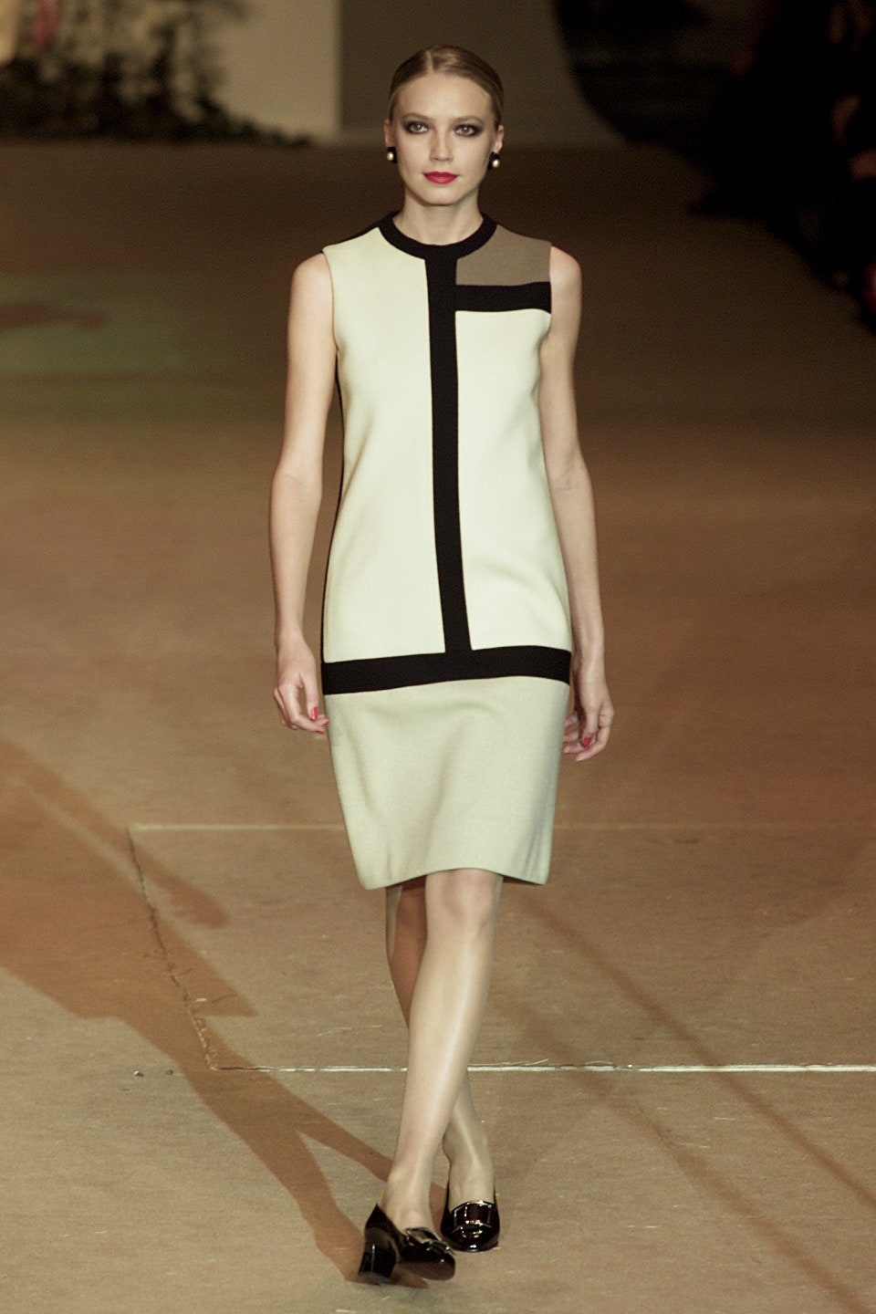 Saint Laurent S/S 02 Couture Look 31