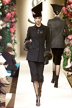 Saint Laurent F/W 01 Couture Look 9