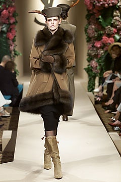 Saint Laurent F/W 01 Couture Look 22