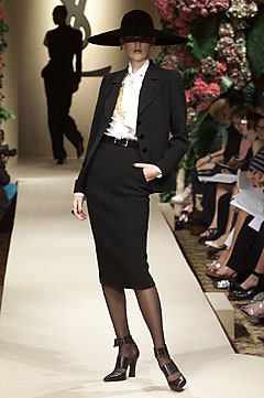 Saint Laurent F/W 01 Couture Look 33