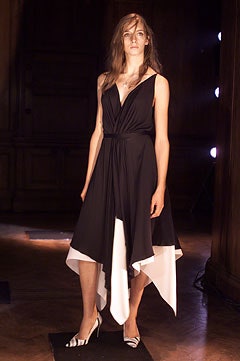 Roland Mouret S/S 02 Look 1