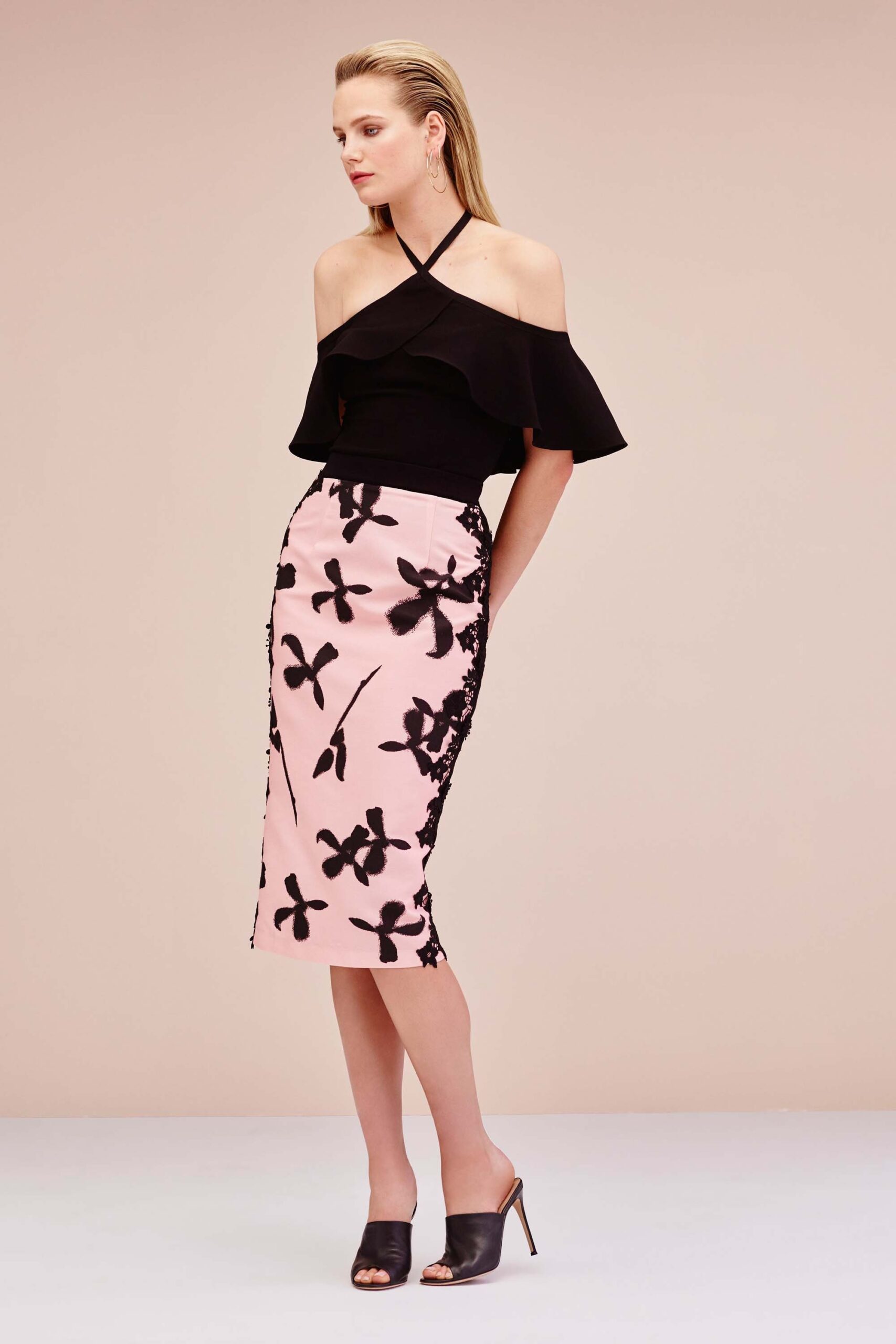 Sachin & Babi Resort 17 Look 13