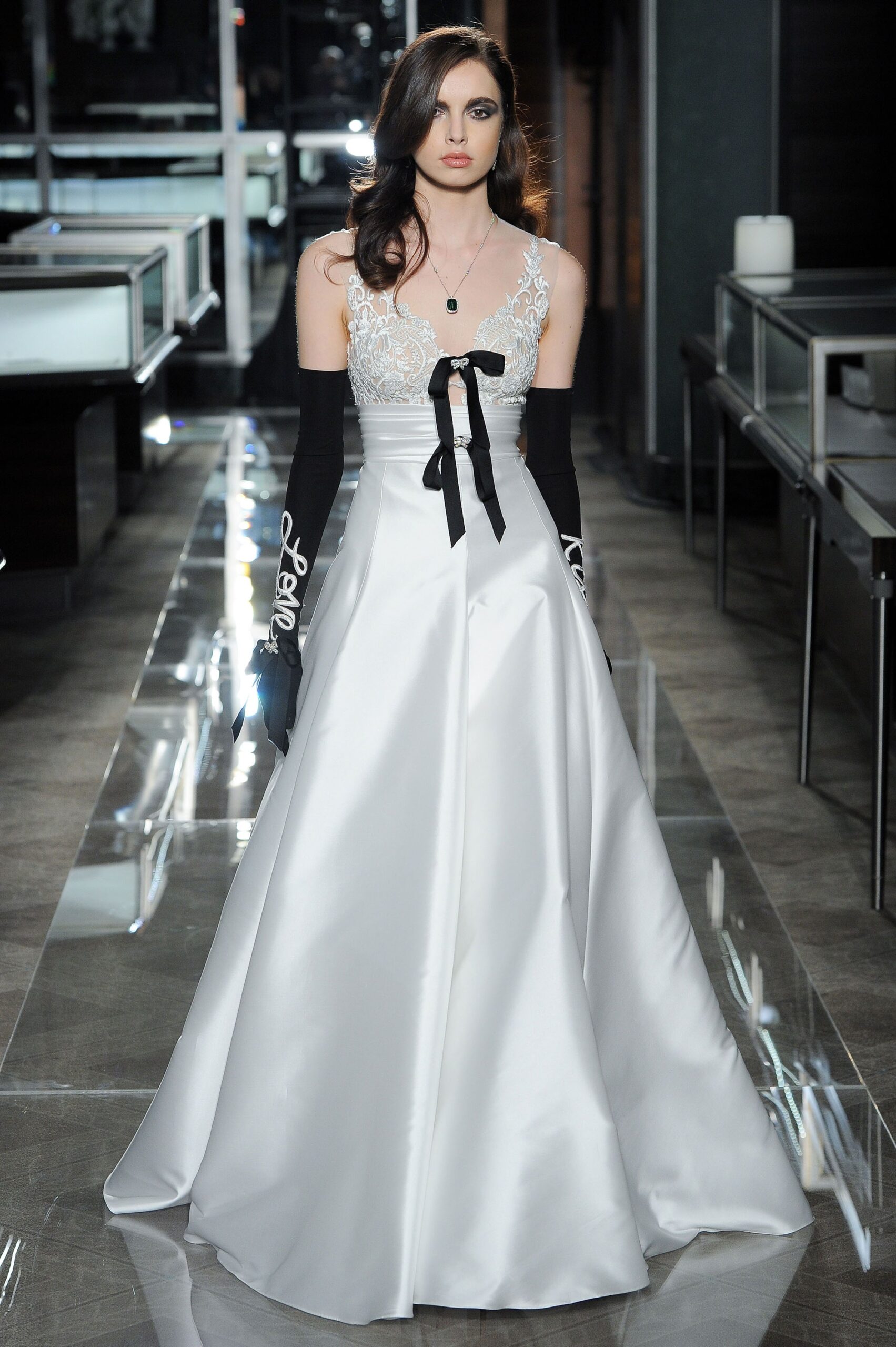 Reem Acra S/S 18 Bridal Look 16