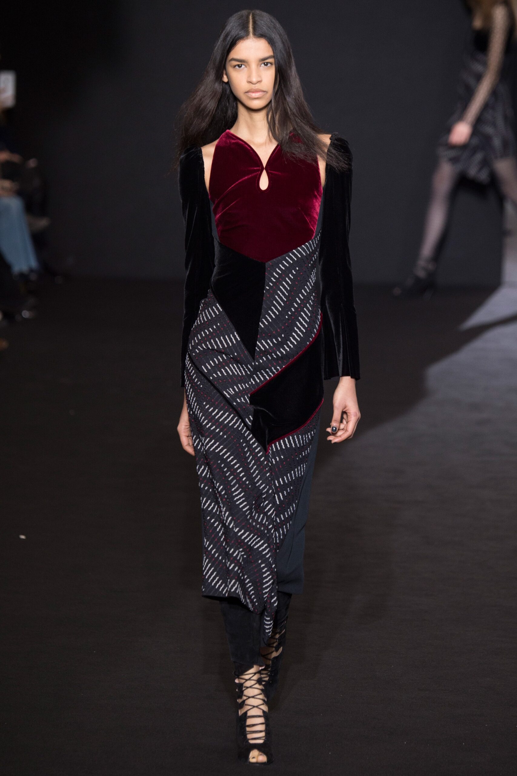 Roland Mouret F/W 16 Look 1