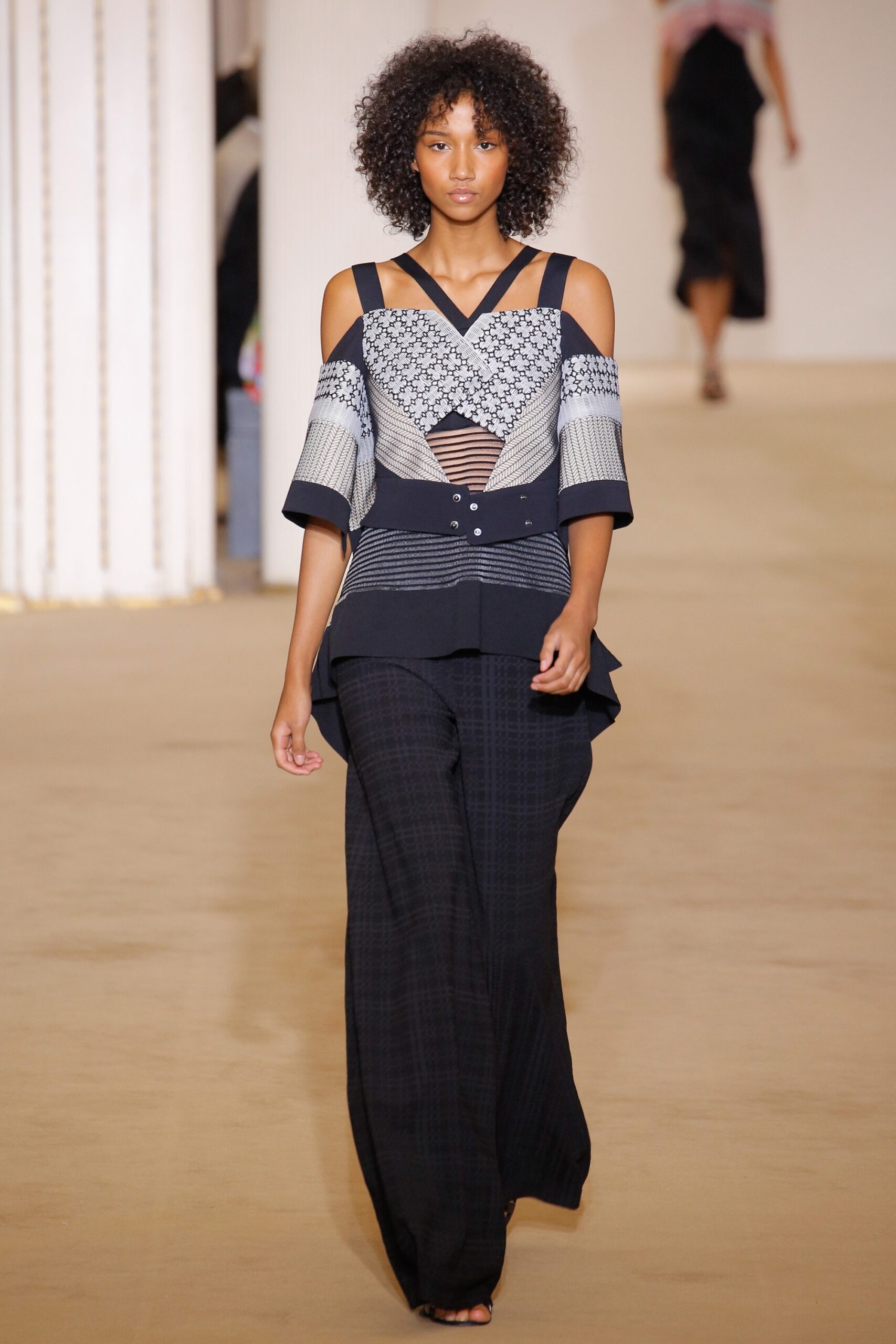 Roland Mouret Spring 2017 Ready-to-Wear