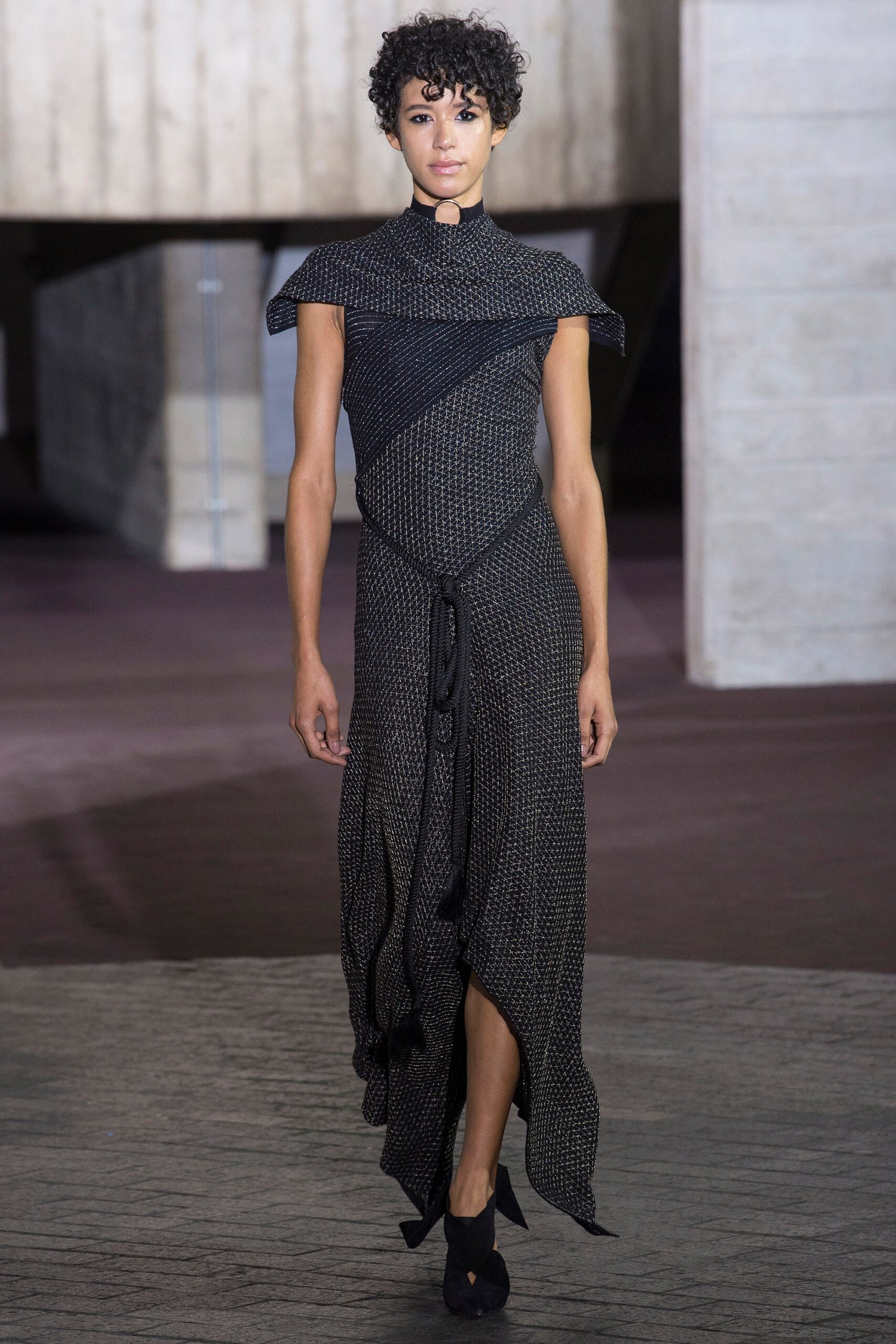Roland Mouret F/W 17 Look 1