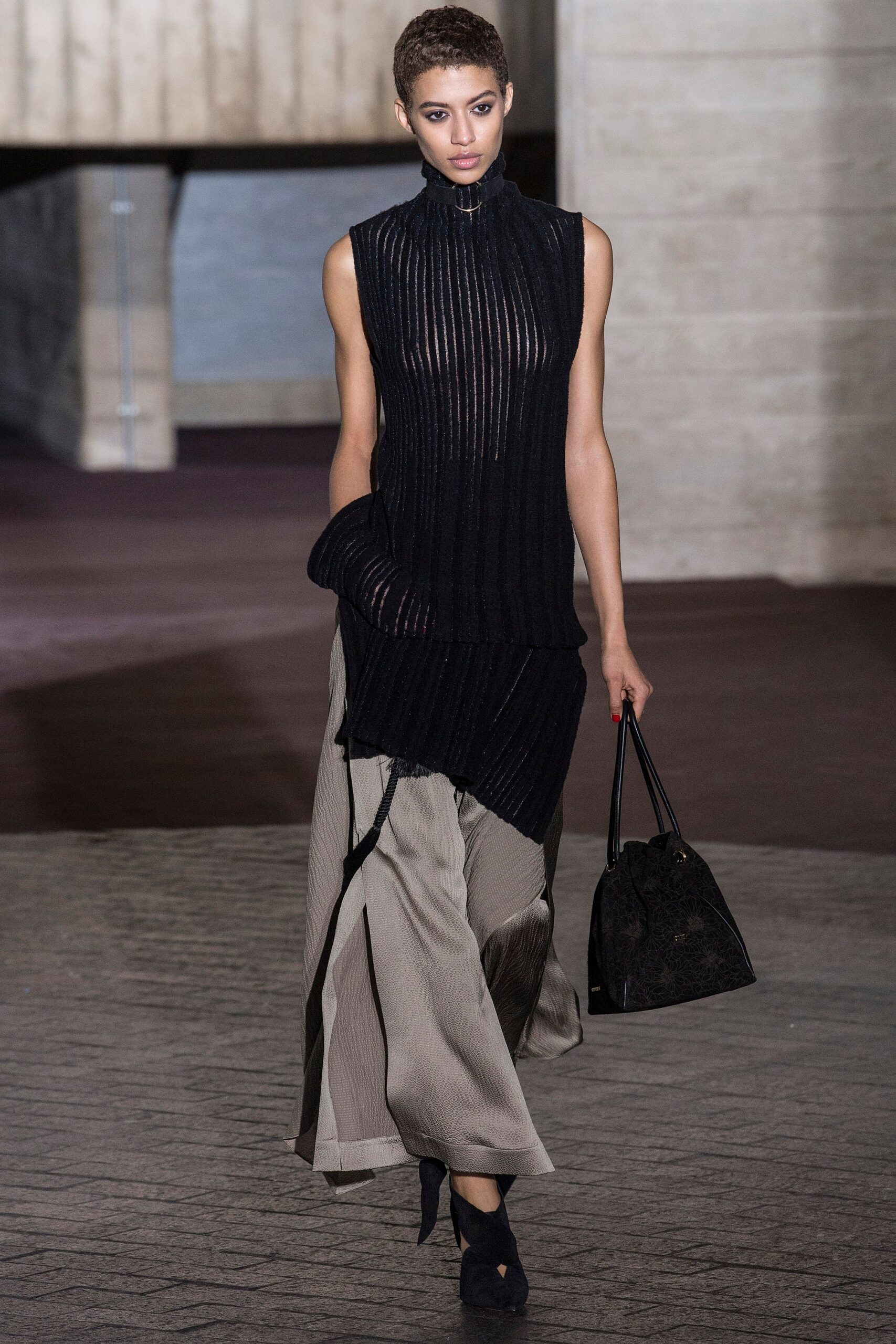 Roland Mouret F/W 17 Look 11