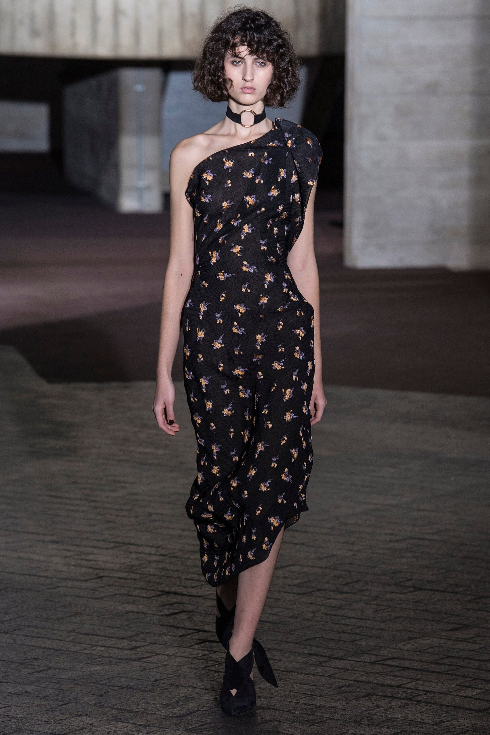 Roland Mouret F/W 17 Look 21