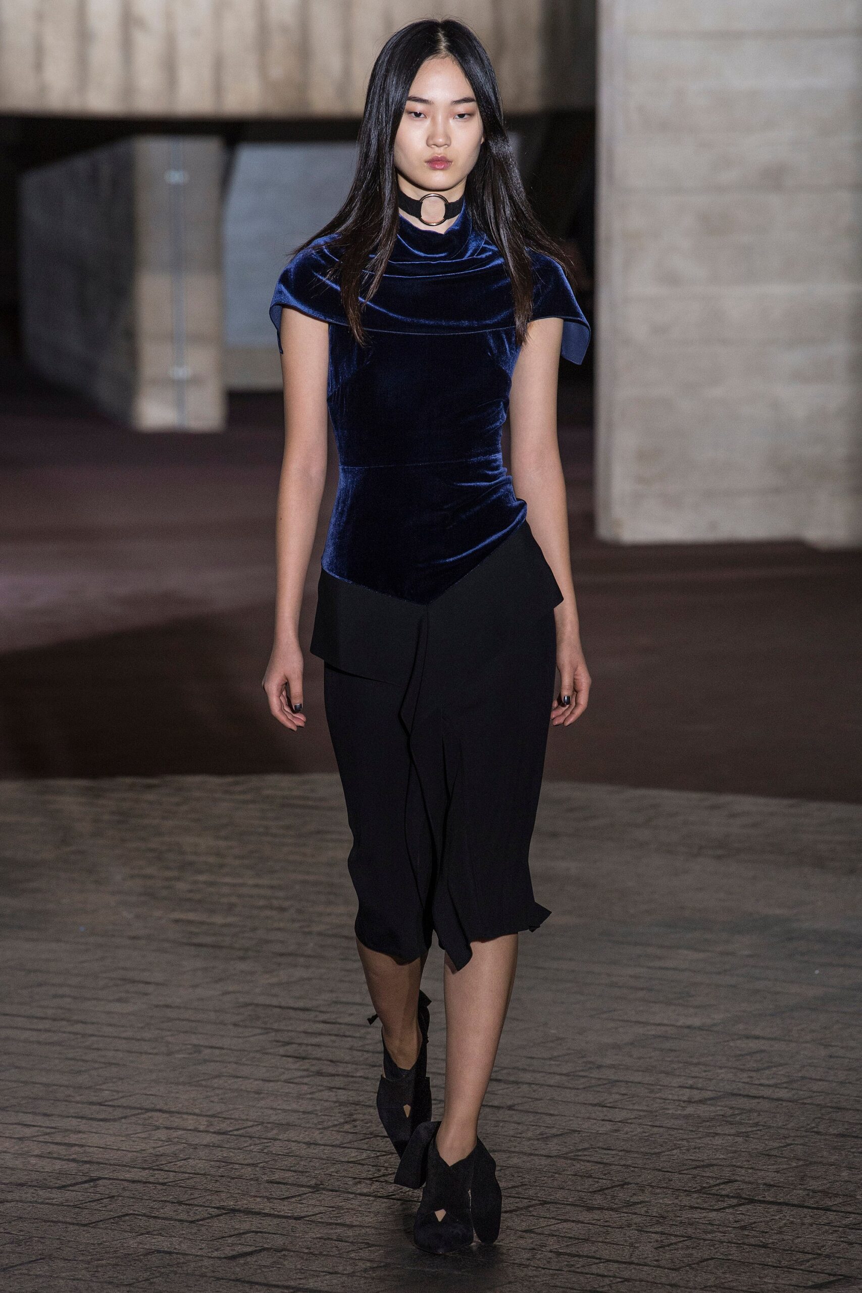 Roland Mouret F/W 17 Look 32