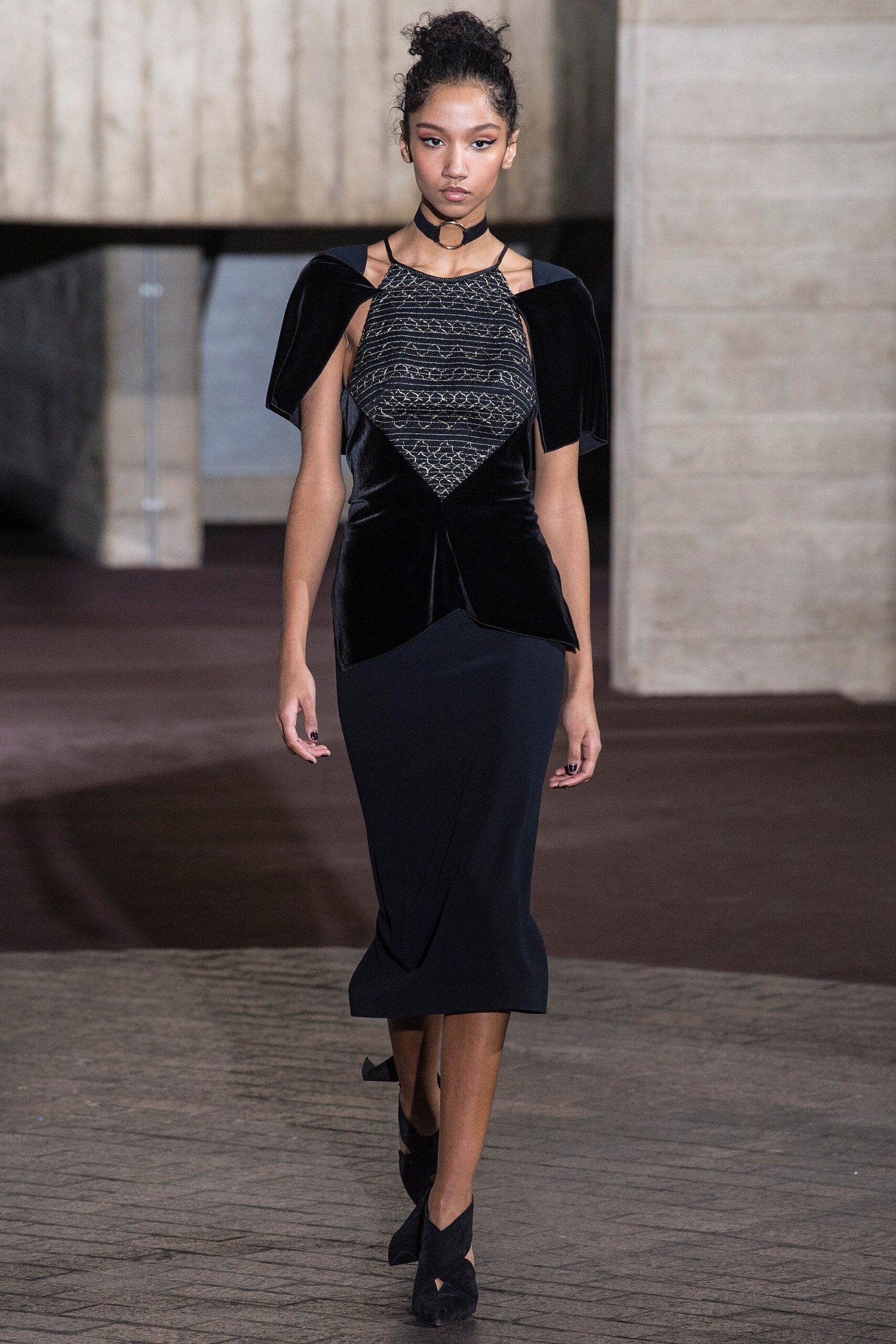 Roland Mouret F/W 17 Look 36