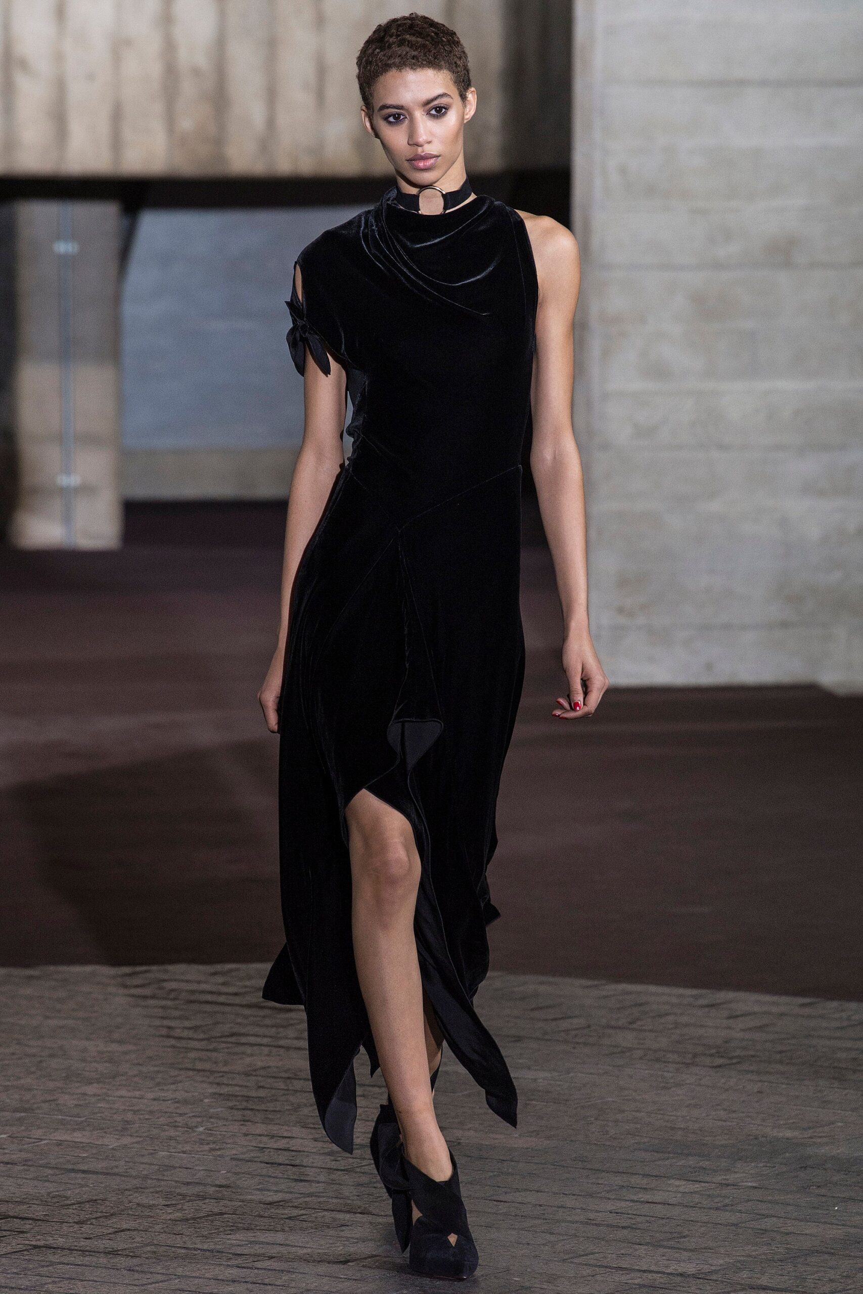 Roland Mouret F/W 17 Look 38