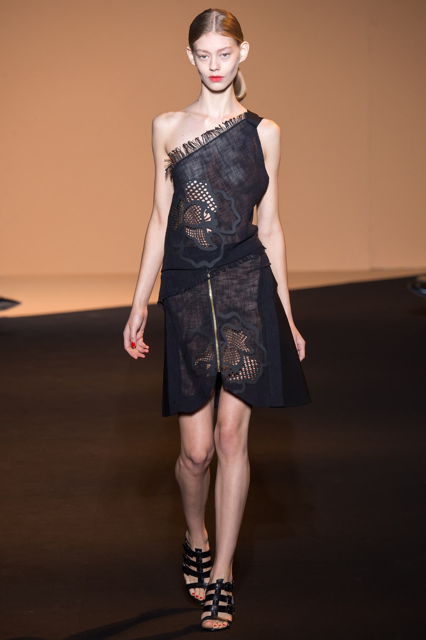 Roland Mouret S/S 15 Look 9