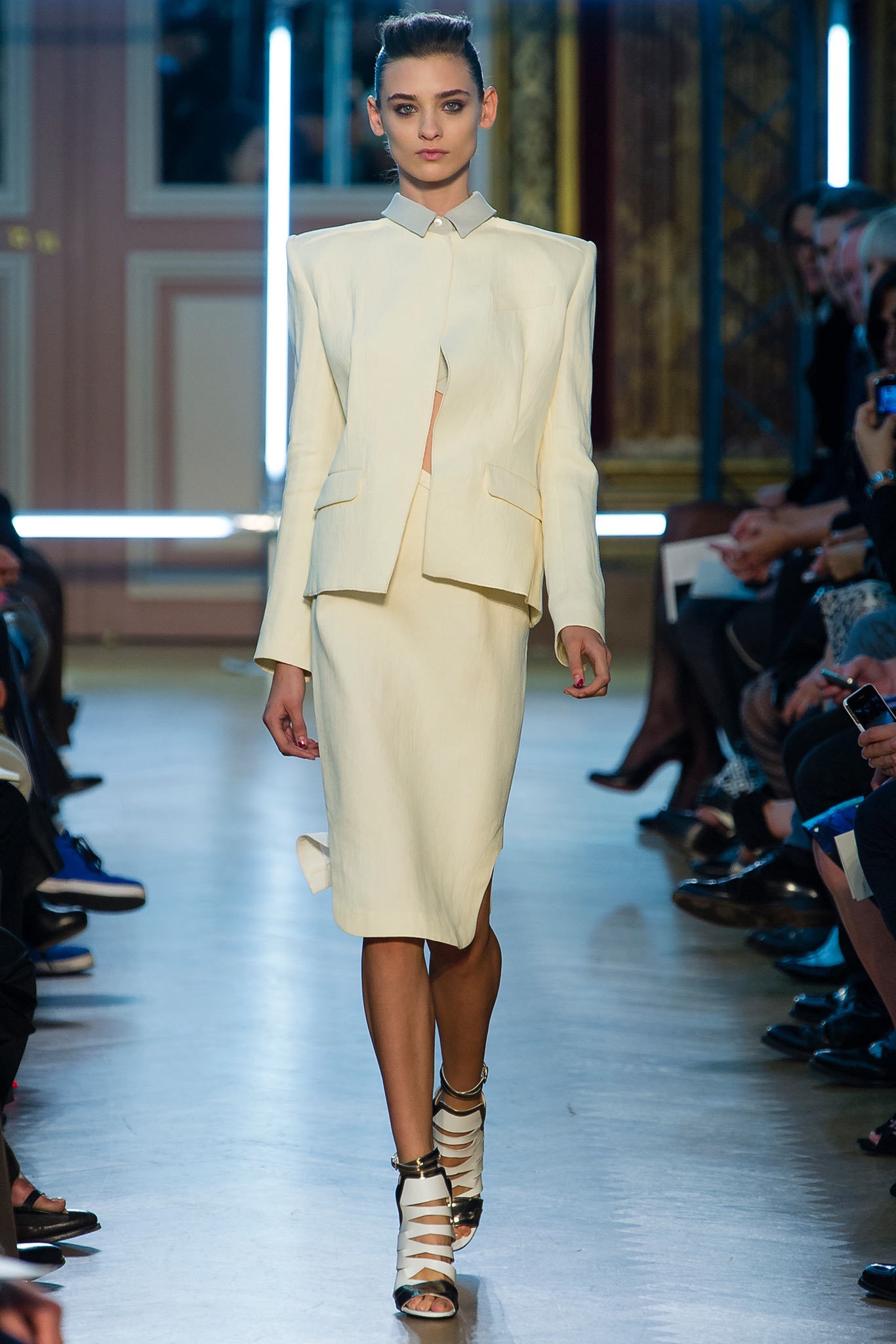Roland Mouret S/S 13 Look 25