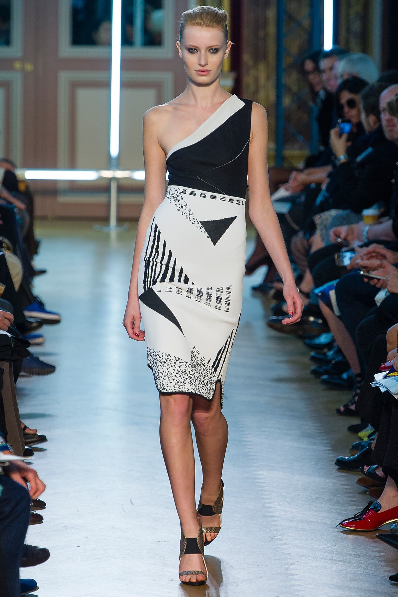 Roland Mouret S/S 13 Look 32