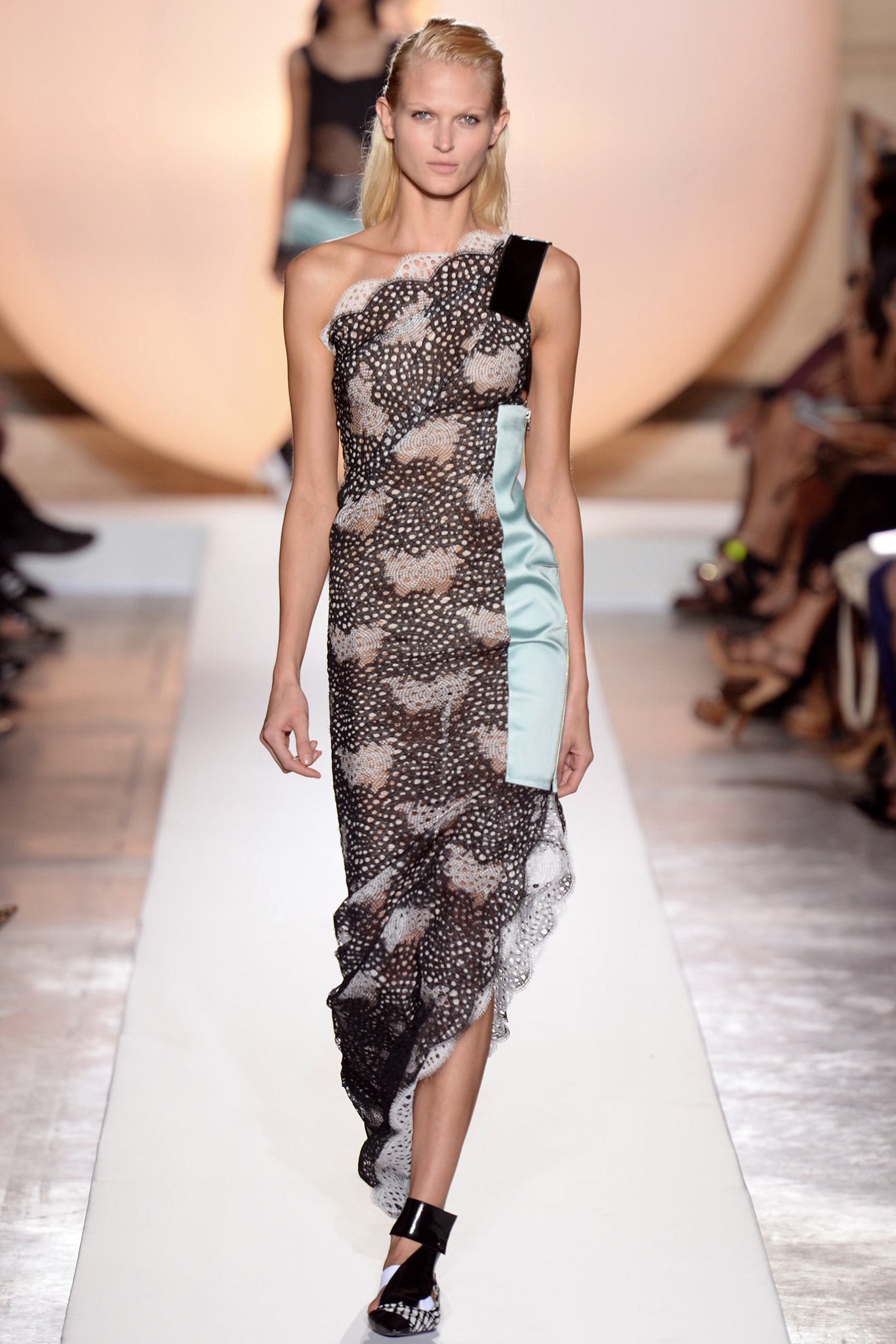 Roland Mouret S/S 14 Look 31