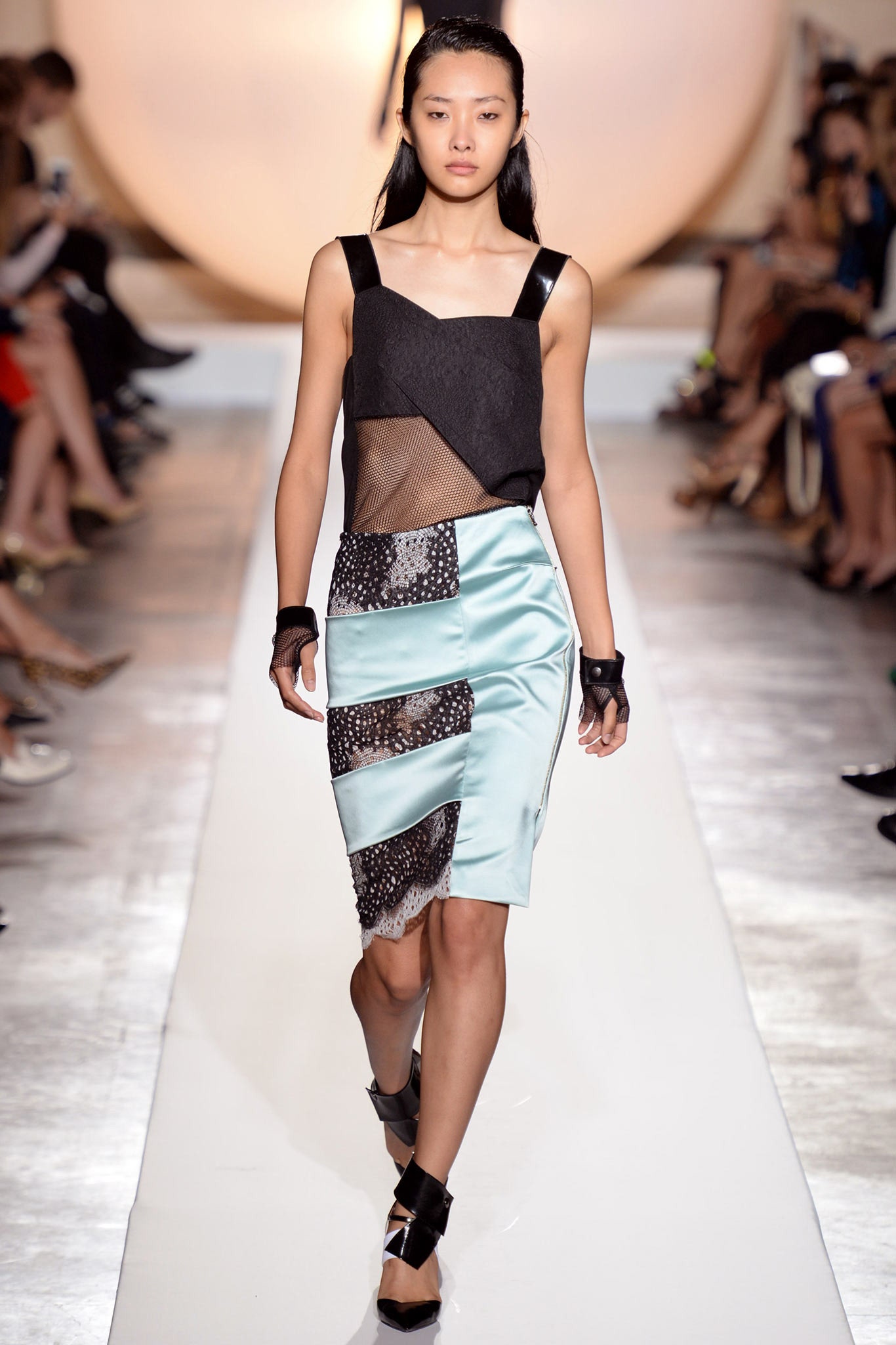 Roland Mouret S/S 14 Look 32