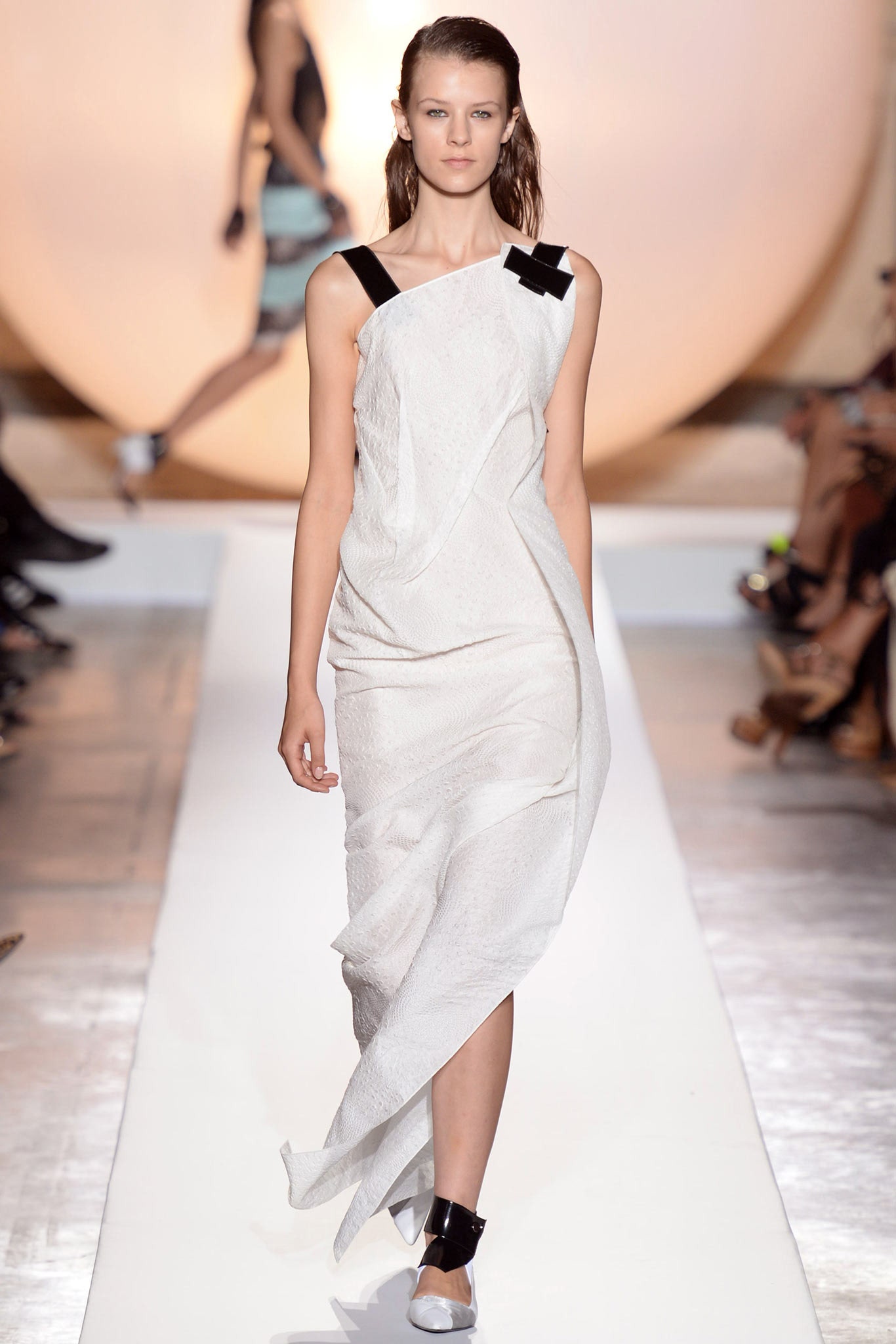 Roland Mouret S/S 14 Look 35