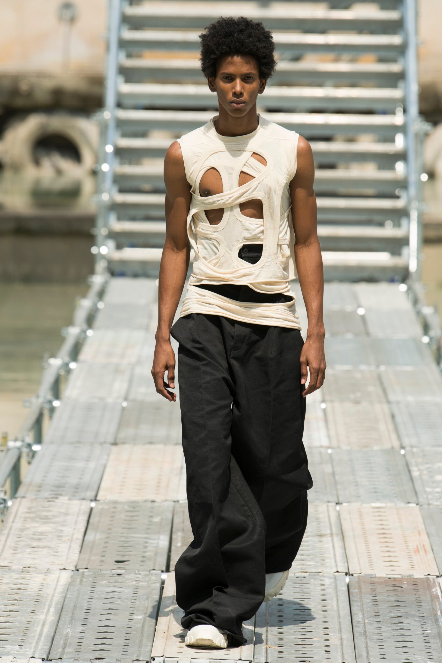 Rick Owens S/S 18 Menswear Look 32