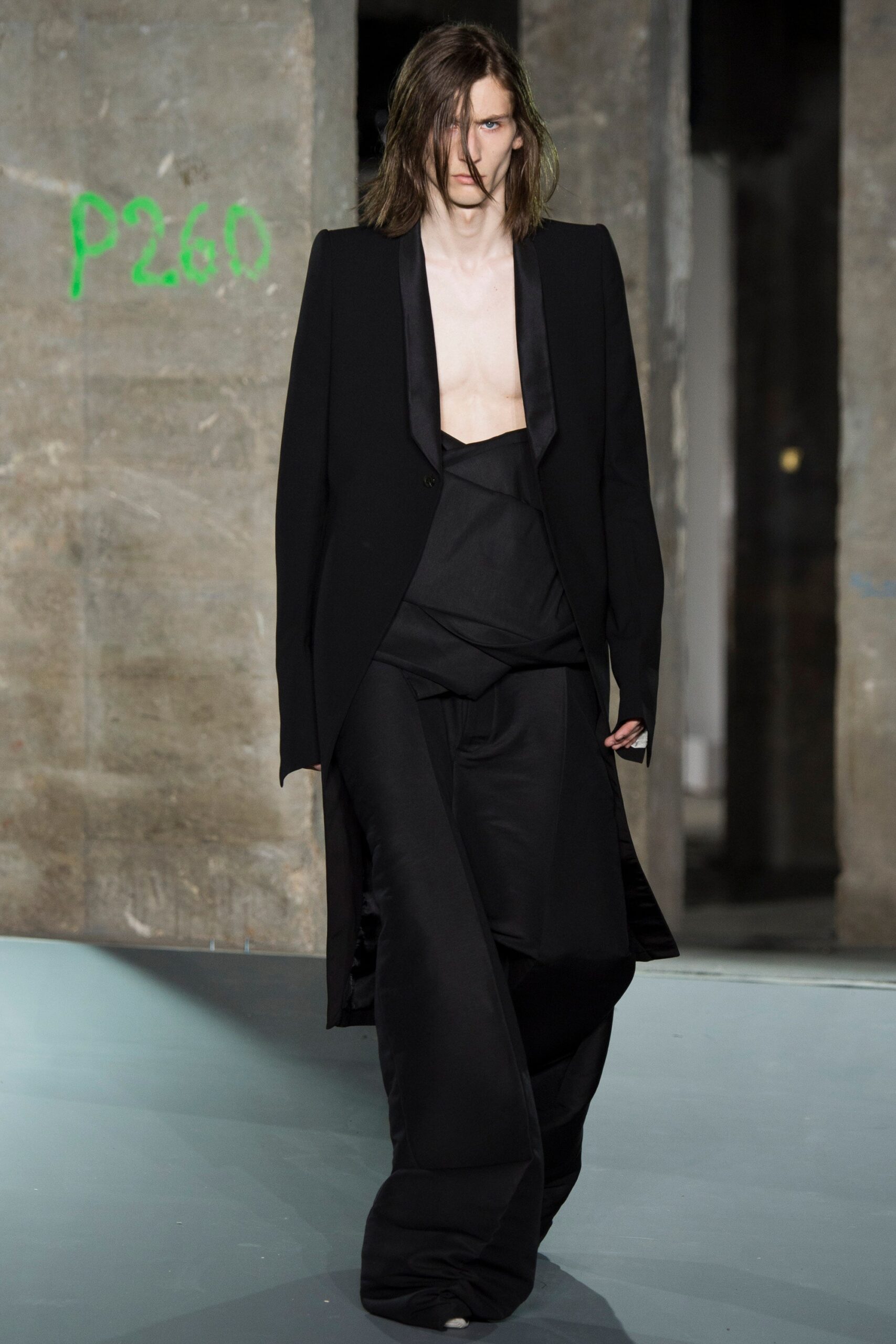 Rick Owens S/S 17 Menswear Look 32
