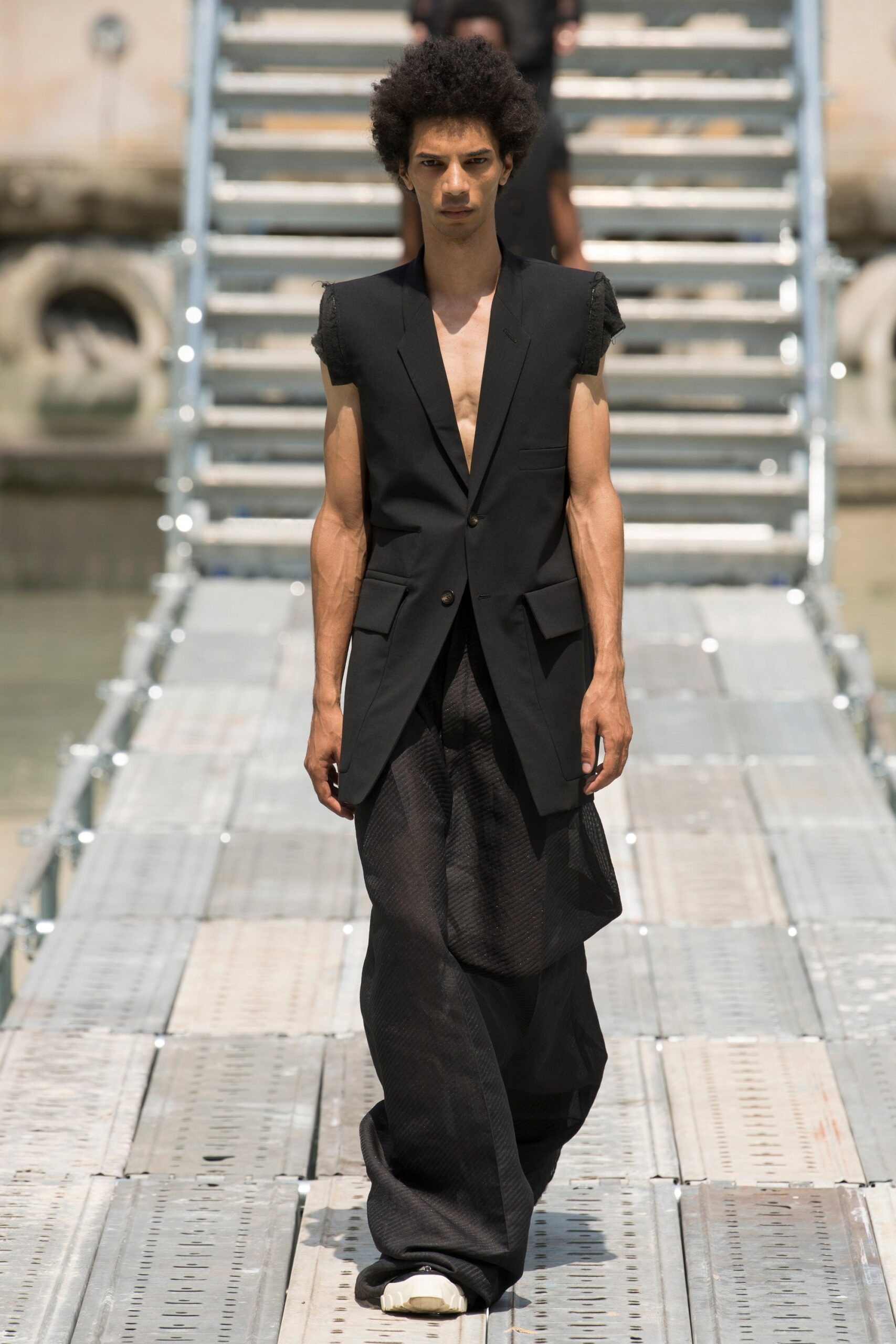 Rick Owens S/S 18 Menswear Look 38
