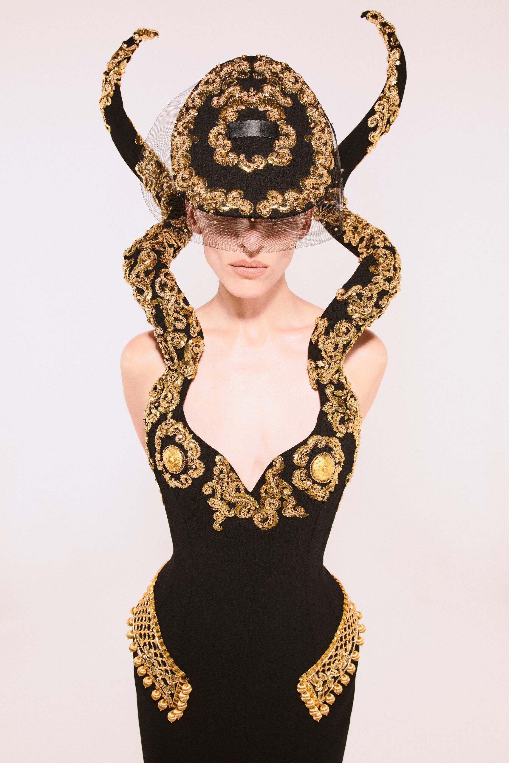 Schiaparelli F/W 21 Couture Look 2