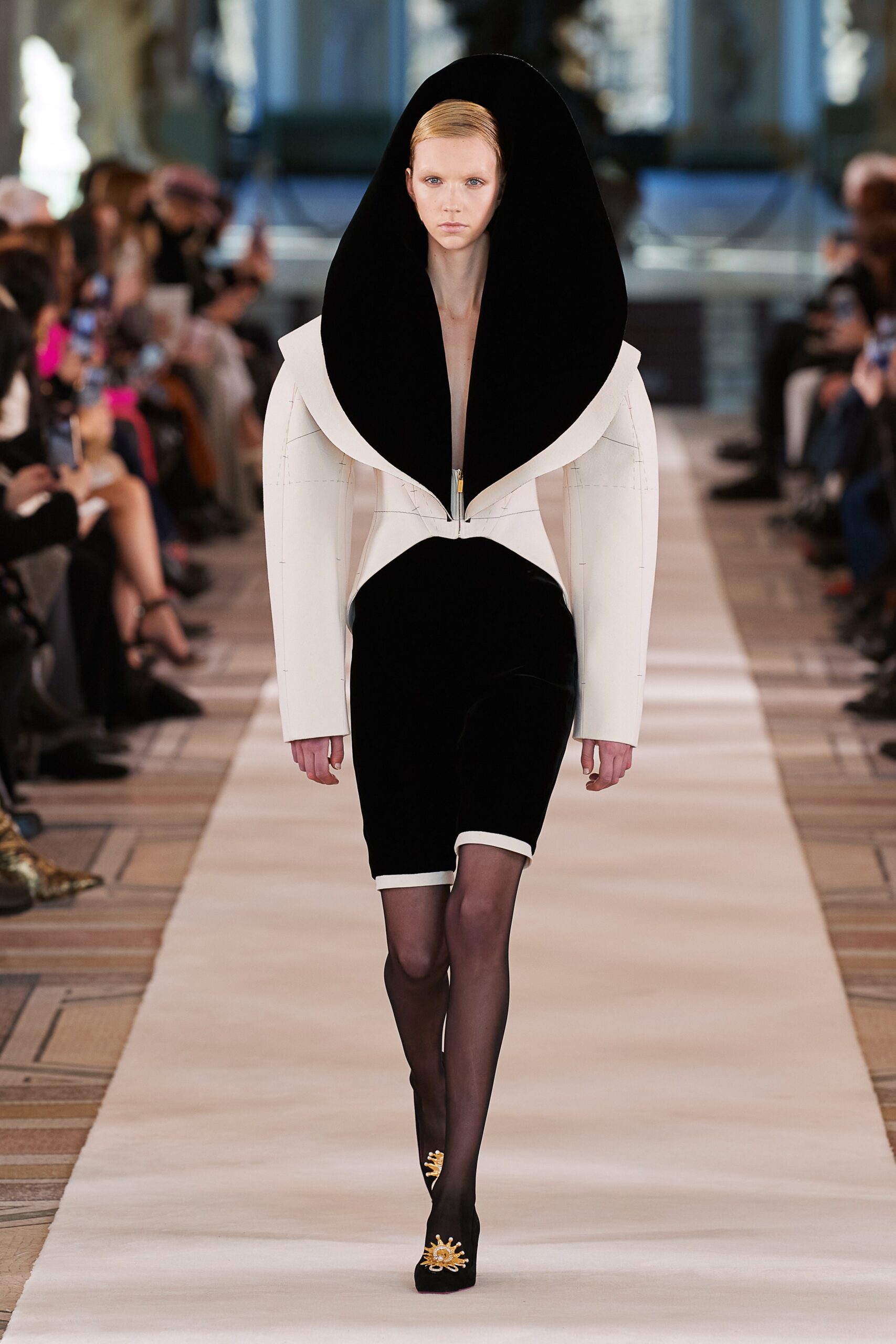Schiaparelli S/S 22 Couture Look 3