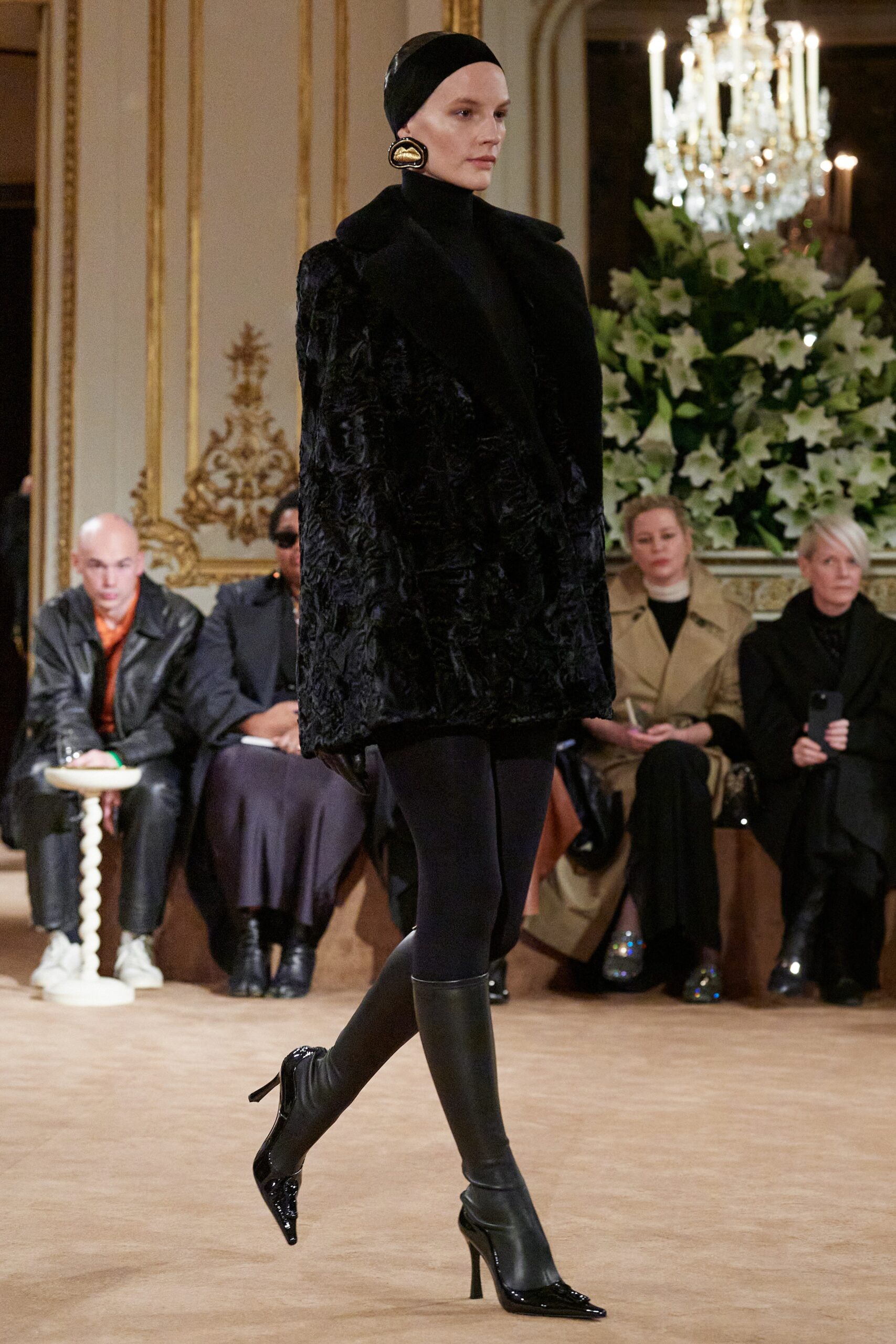 Schiaparelli F/W 23 Look 8