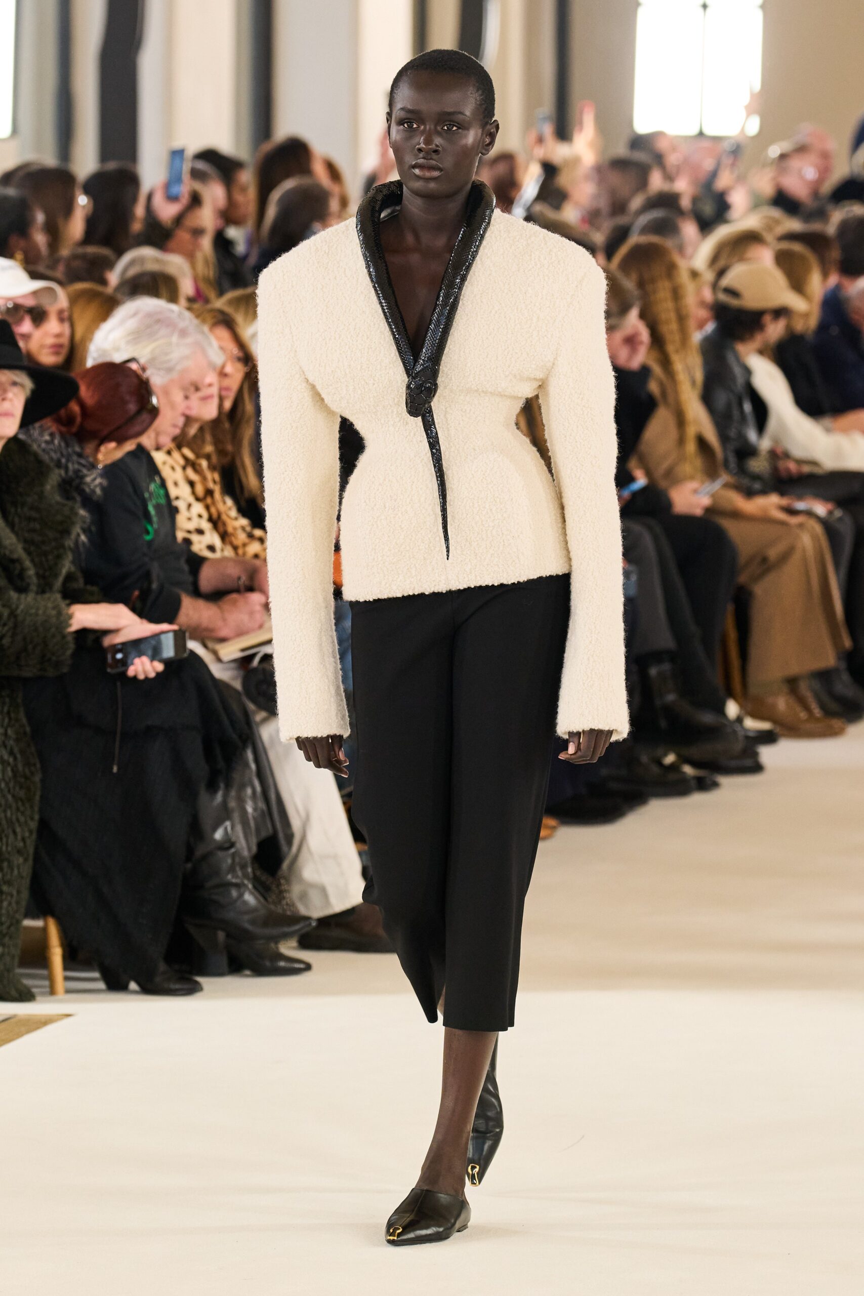 Schiaparelli S/S 23 Couture Look 8
