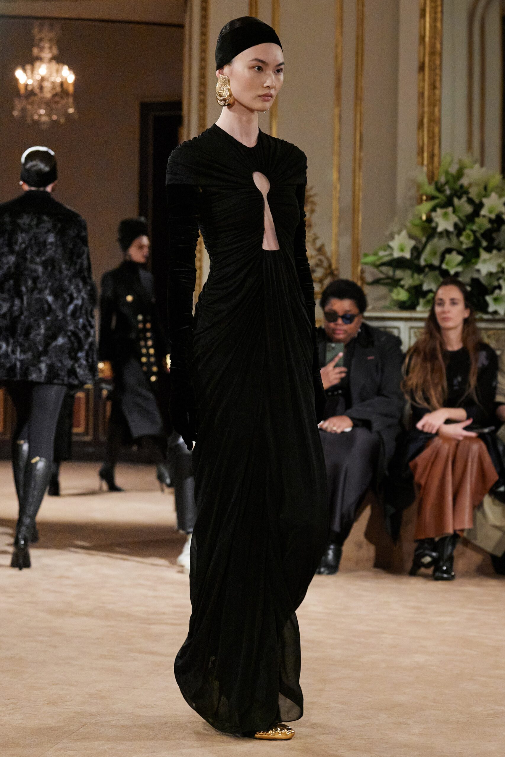 Schiaparelli F/W 23 Look 9