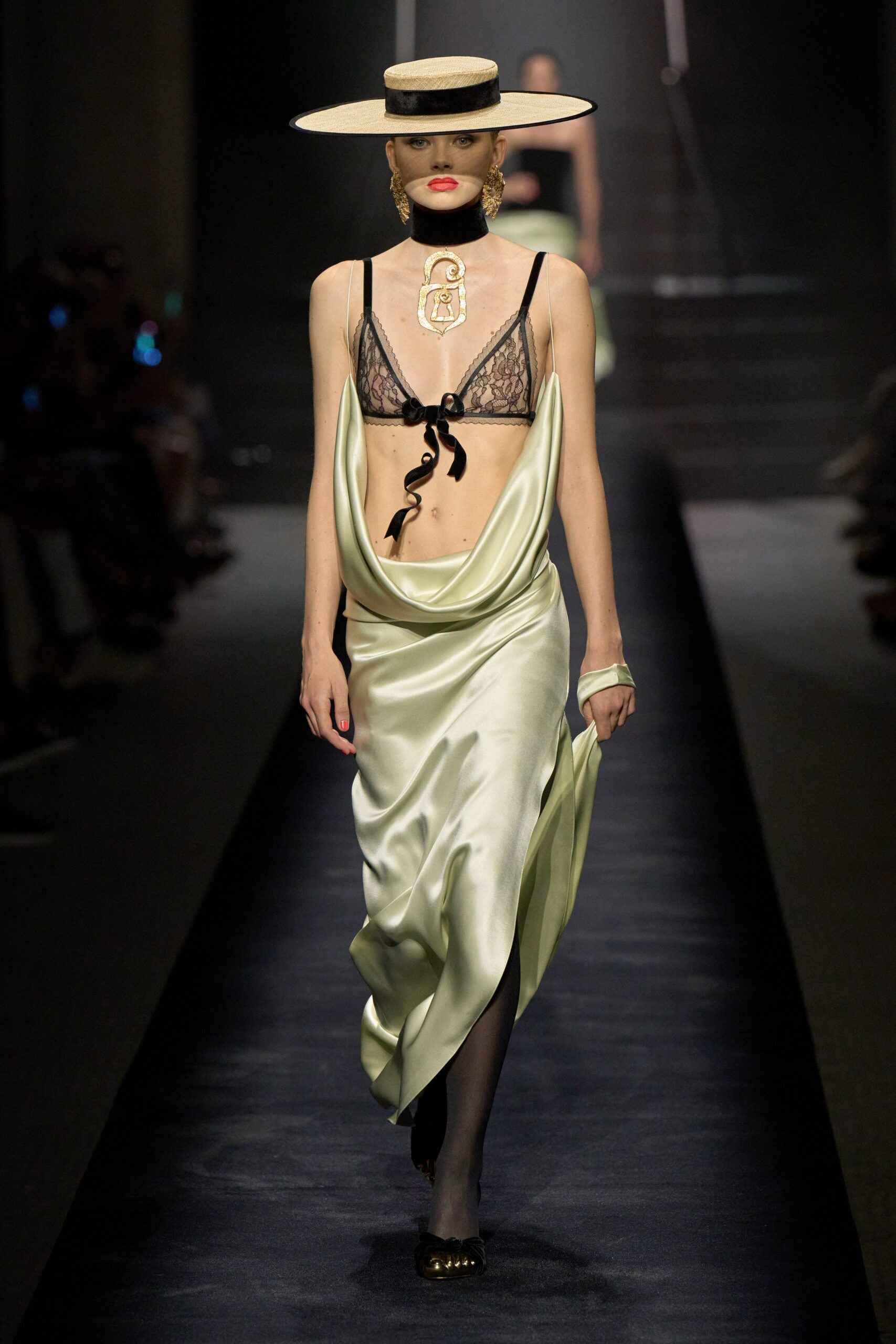 Schiaparelli F/W 22 Couture Look 11