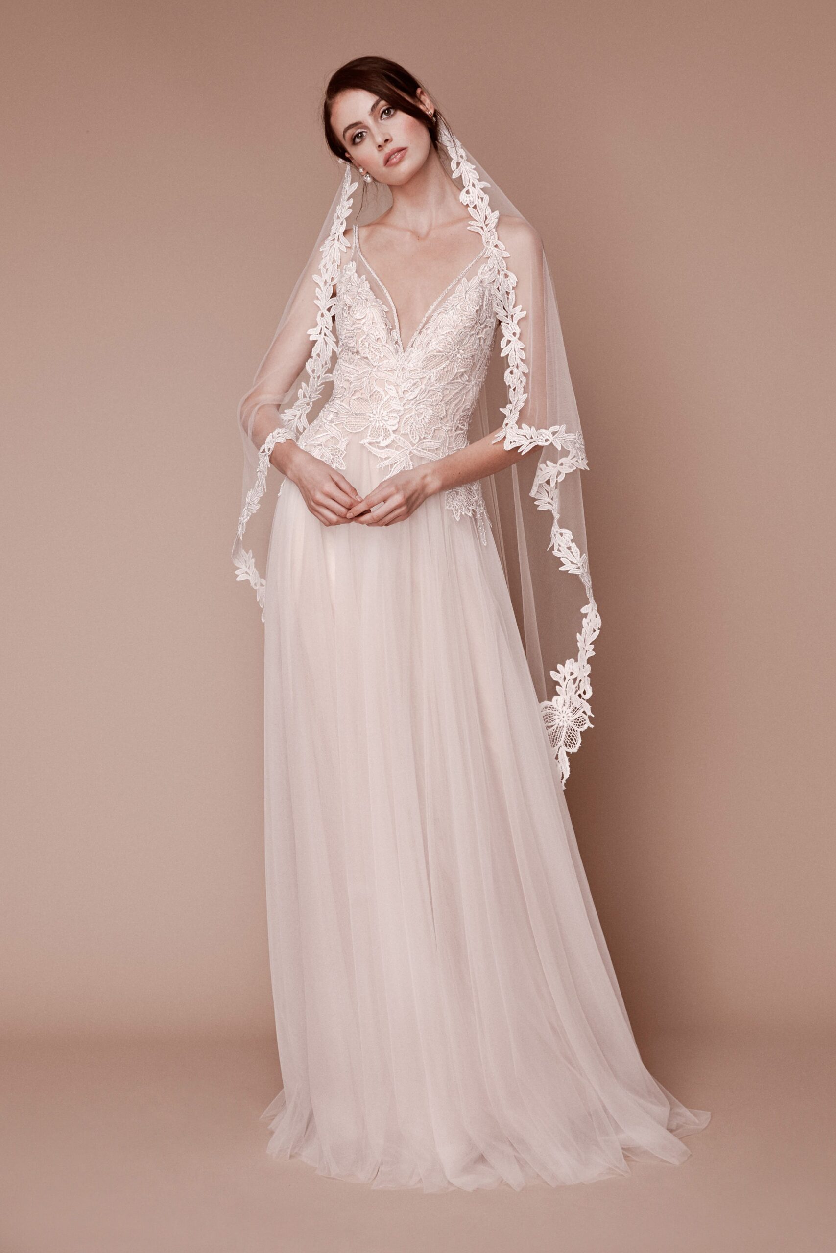 Tadashi Shoji F/W 19 Bridal Look 15