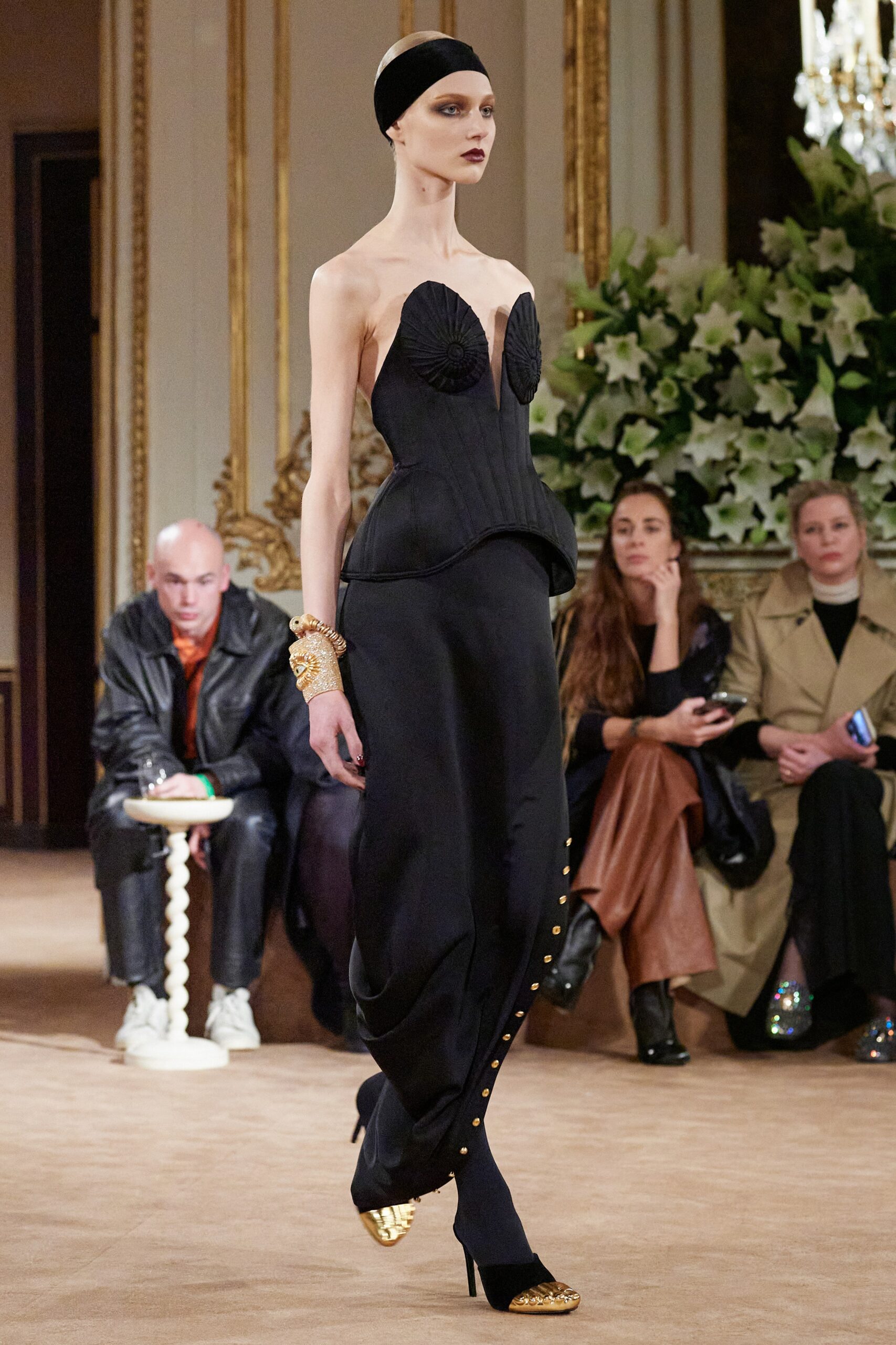 Schiaparelli F/W 23 Look 15