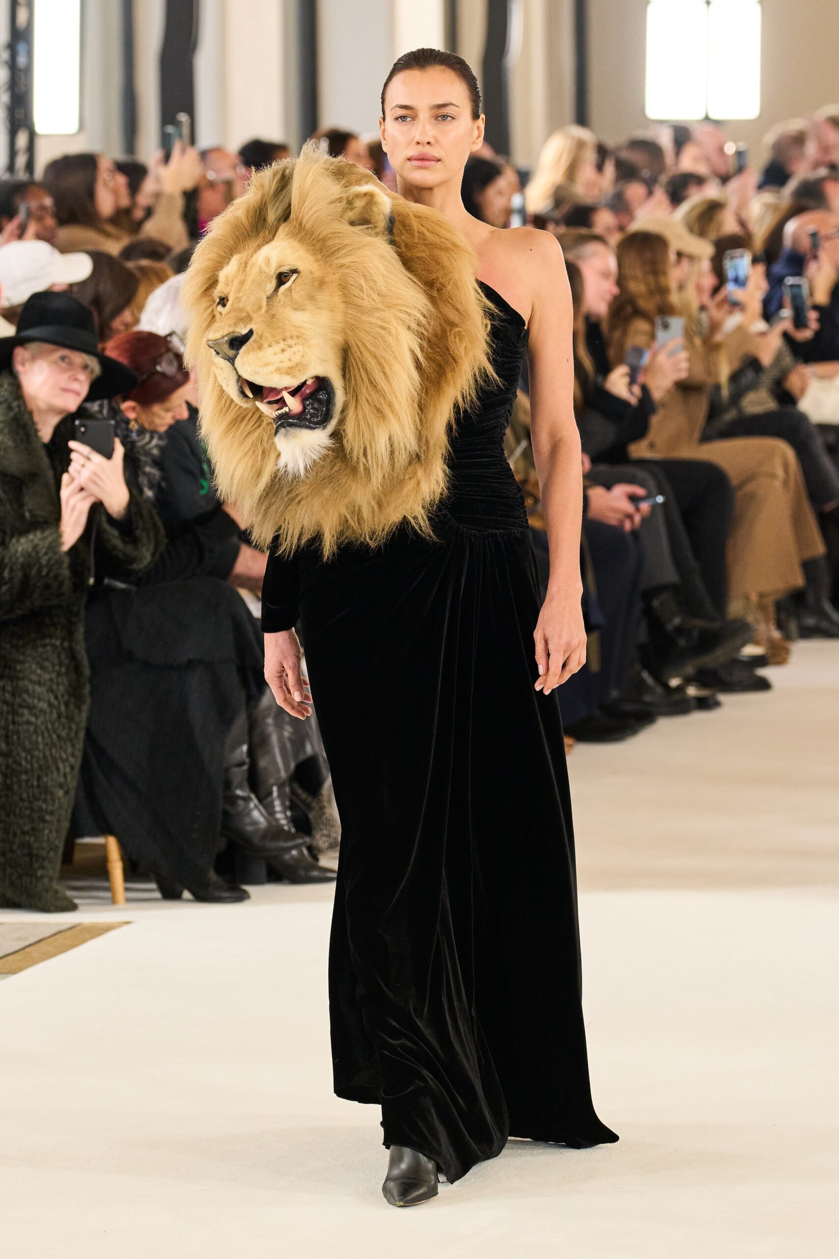 Schiaparelli S/S 23 Couture Look 15