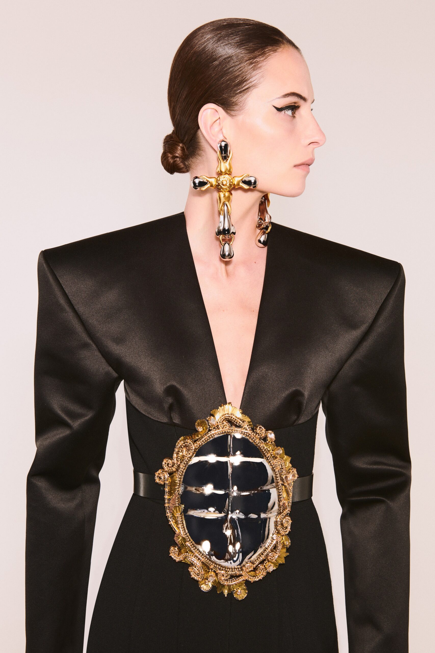 Schiaparelli F/W 21 Couture Look 17