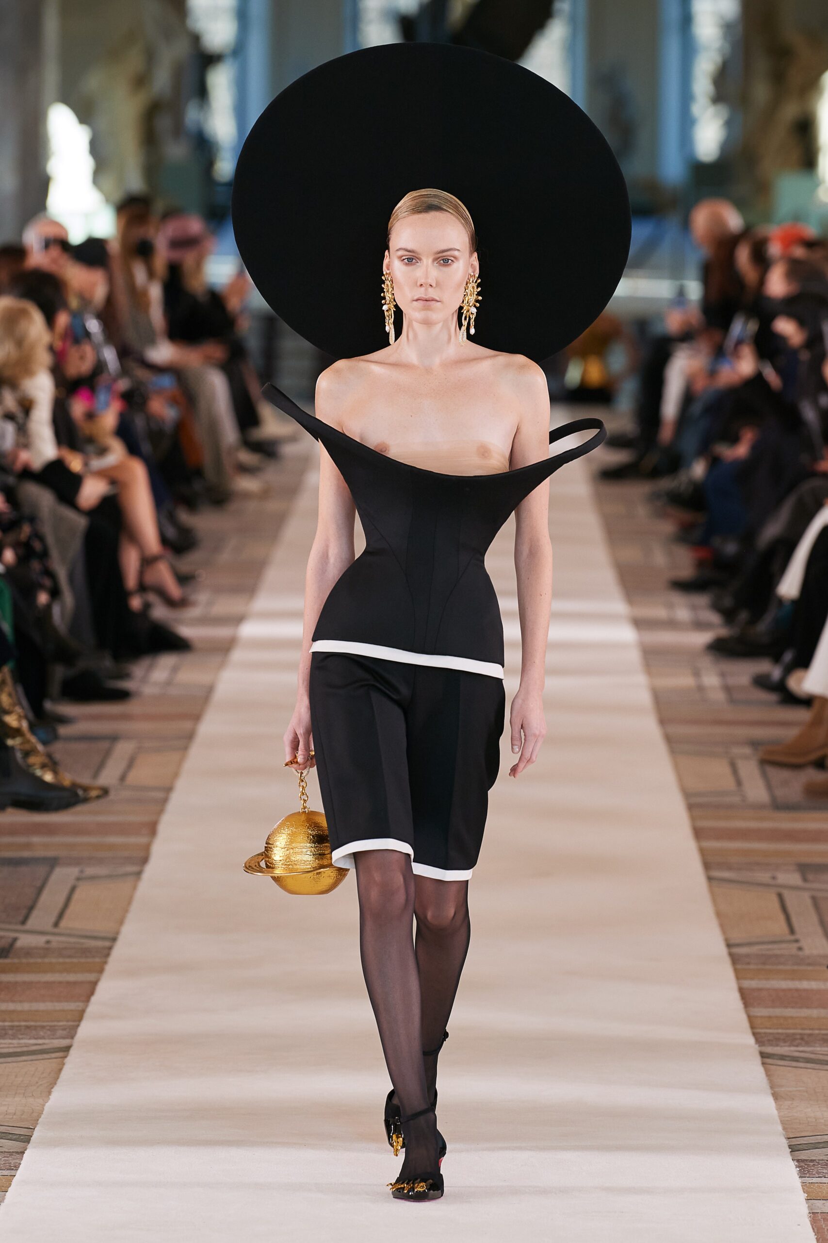 Schiaparelli S/S 22 Couture Look 17