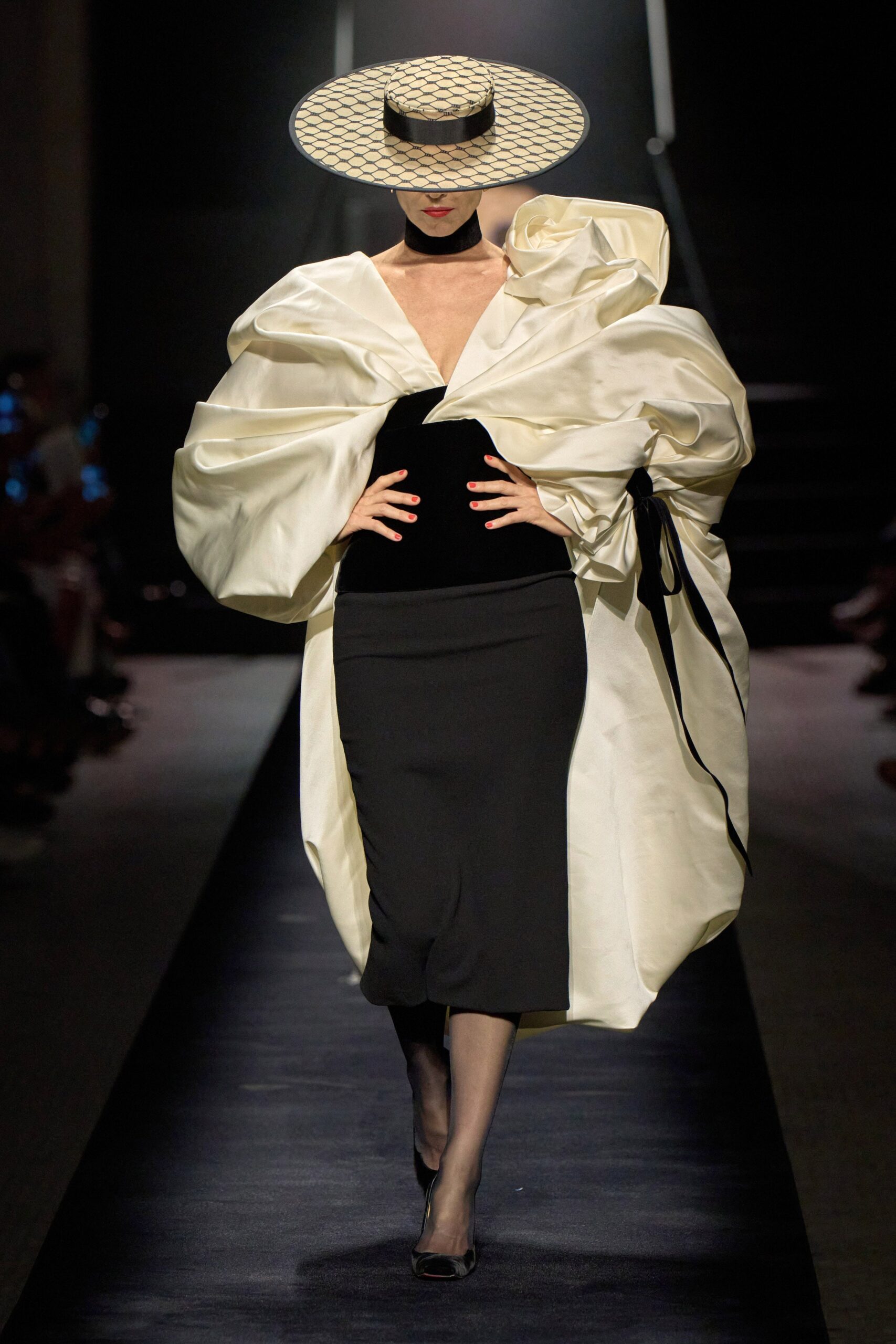 Schiaparelli F/W 22 Couture Look 17