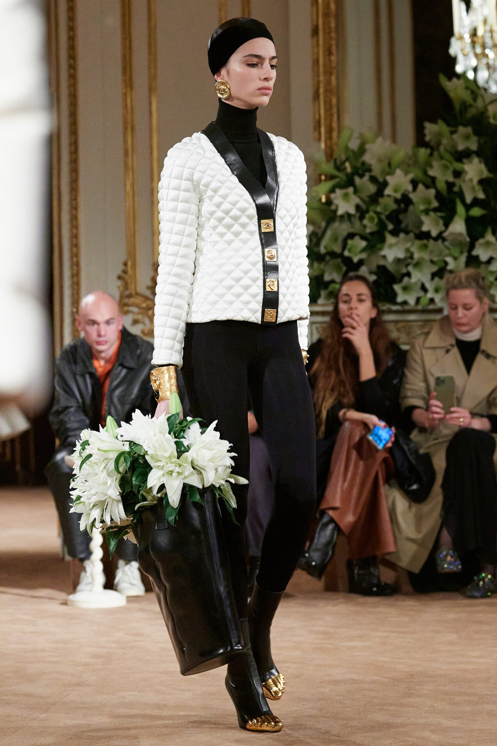 Schiaparelli F/W 23 Look 30
