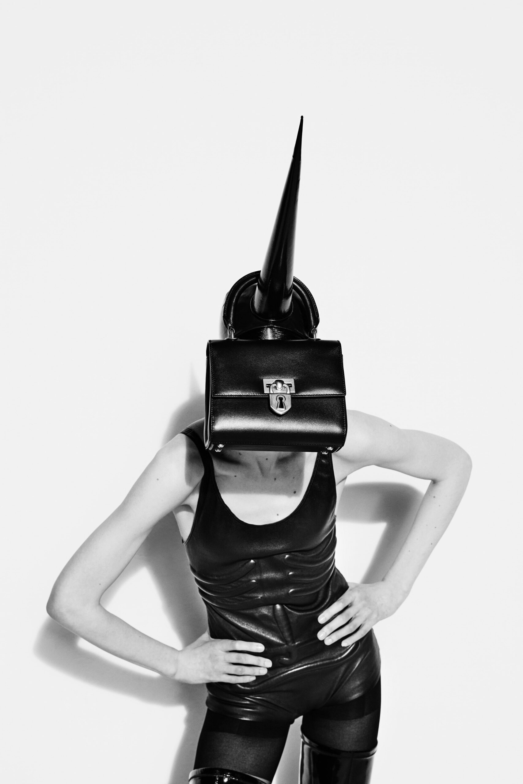 Schiaparelli F/W 22 Look 33
