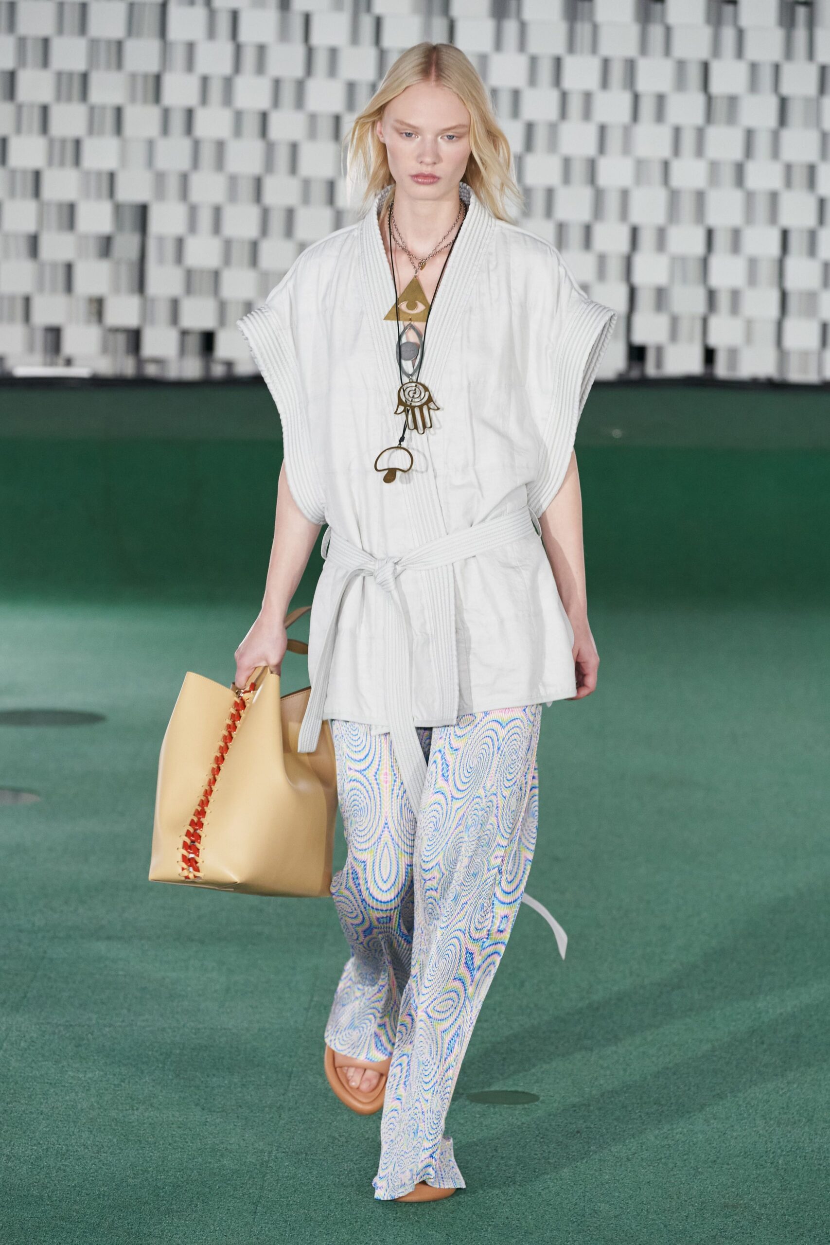 Stella McCartney S/S 22 Look 34