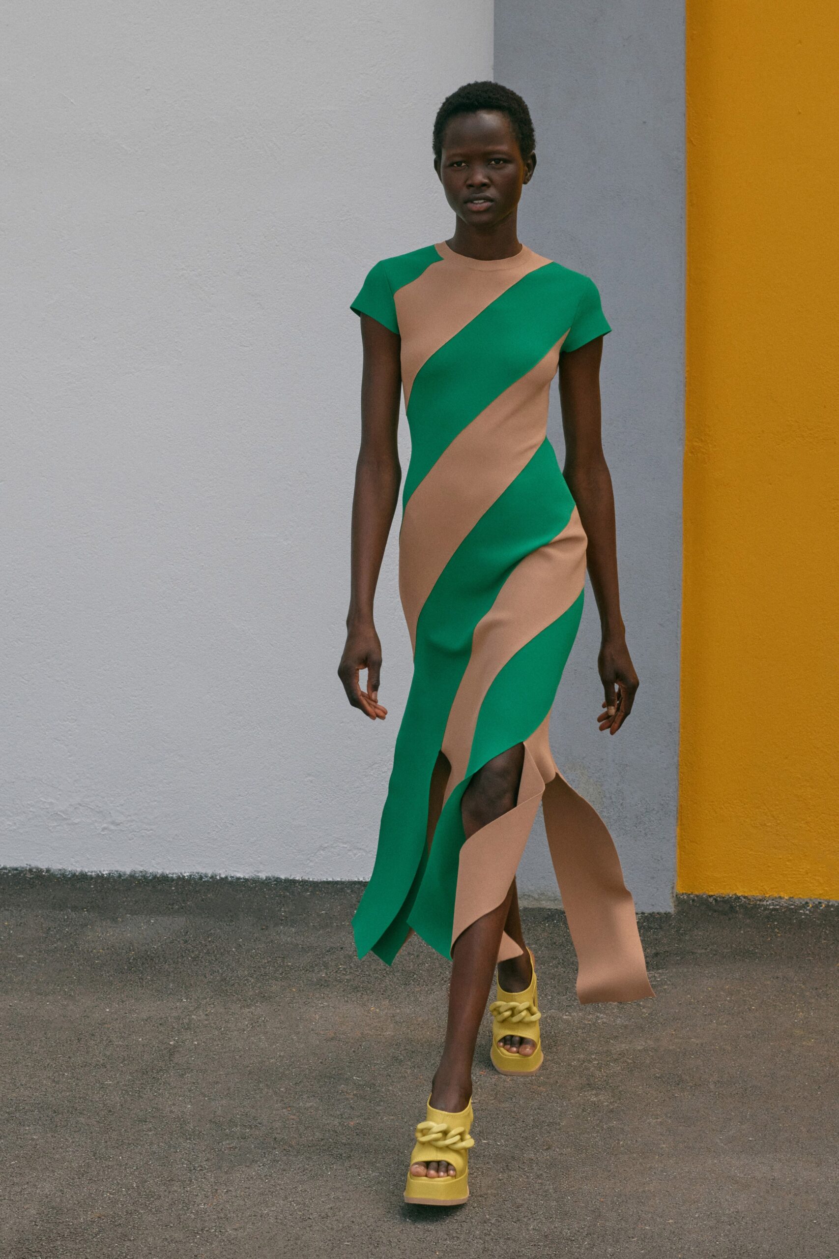 Stella McCartney Resort 23 Look 35
